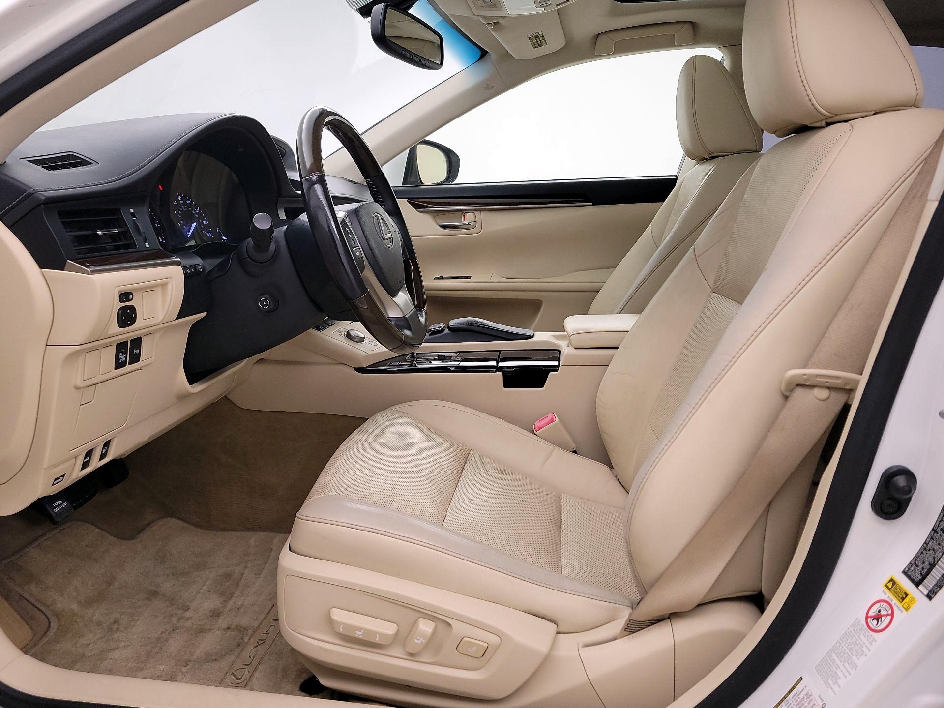 Thumbnail: 2015 Lexus ES - 11