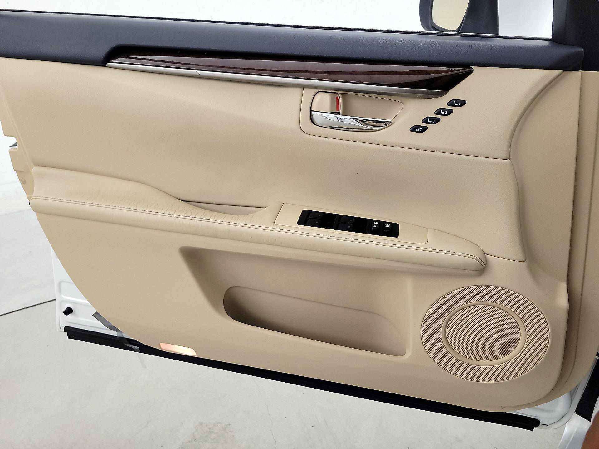 Thumbnail: 2015 Lexus ES - 12