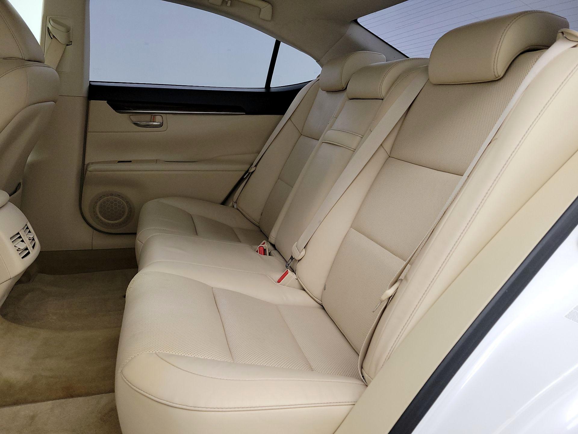Thumbnail: 2015 Lexus ES - 20