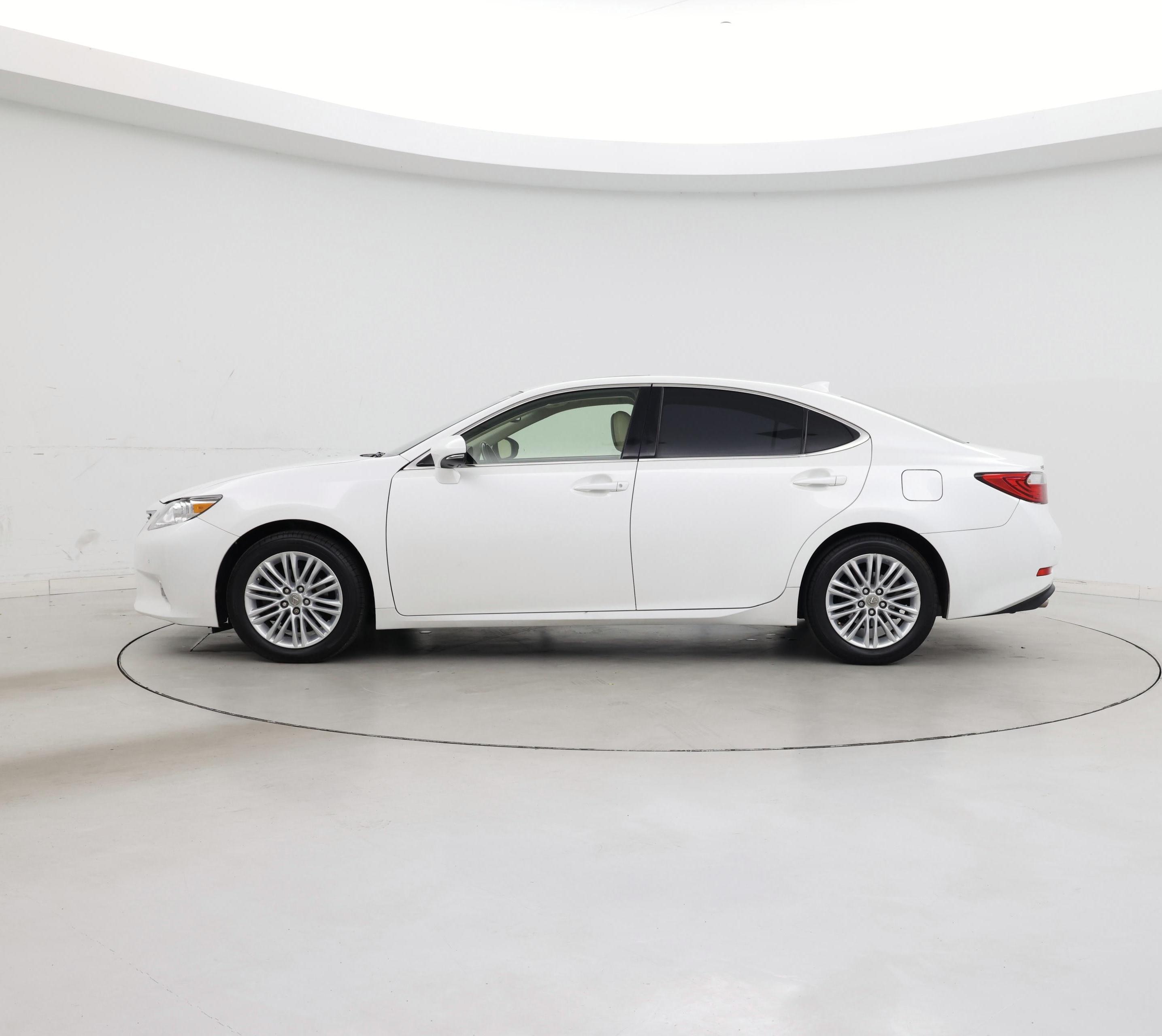 Thumbnail: 2015 Lexus ES - 3