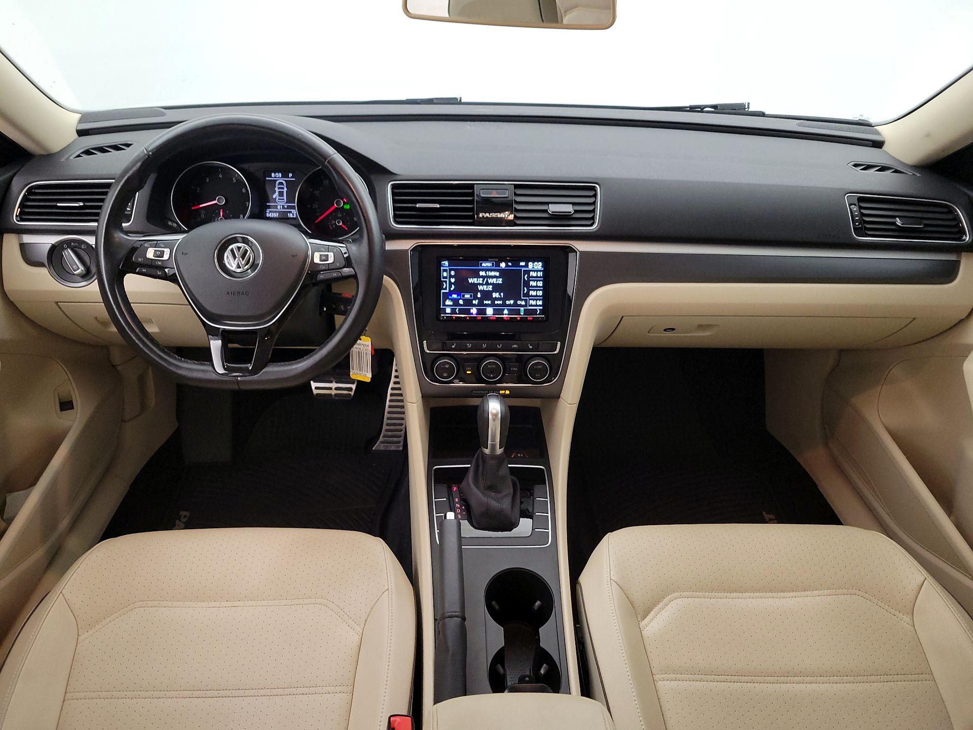 Thumbnail: 2018 Volkswagen Passat - 9