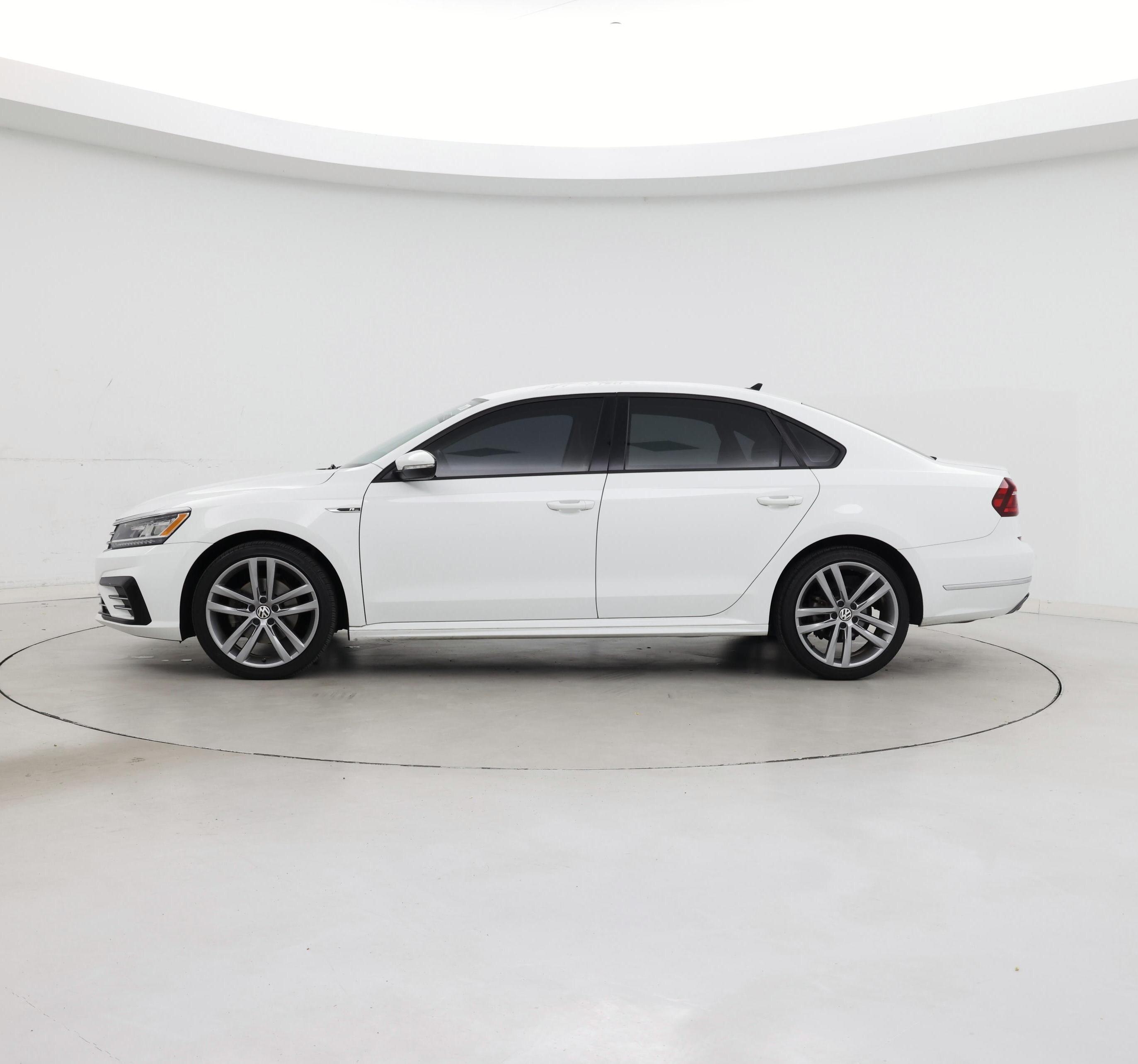 Thumbnail: 2018 Volkswagen Passat - 3