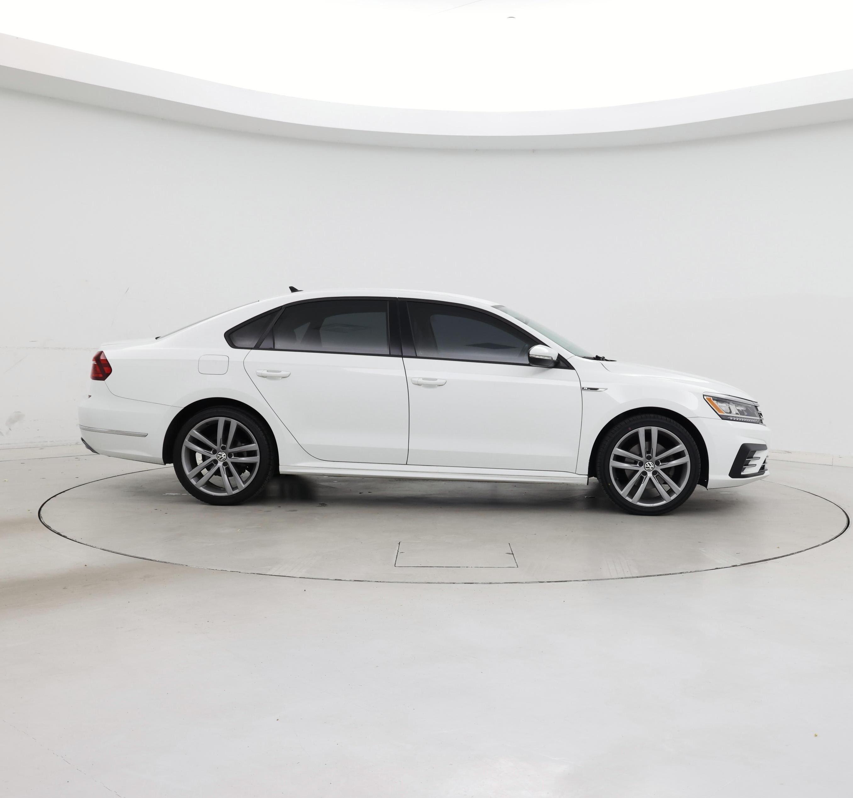 Thumbnail: 2018 Volkswagen Passat - 7
