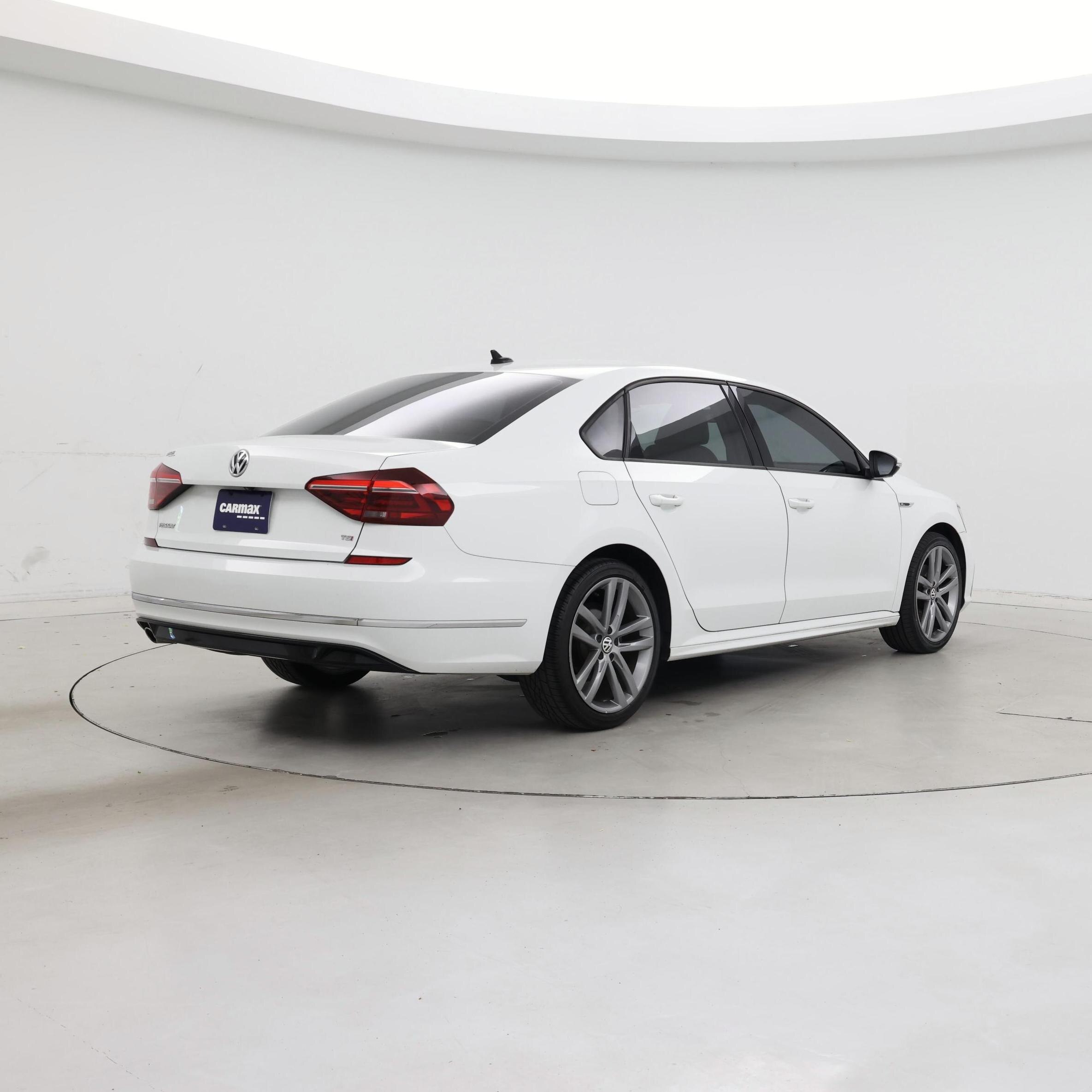 Thumbnail: 2018 Volkswagen Passat - 8