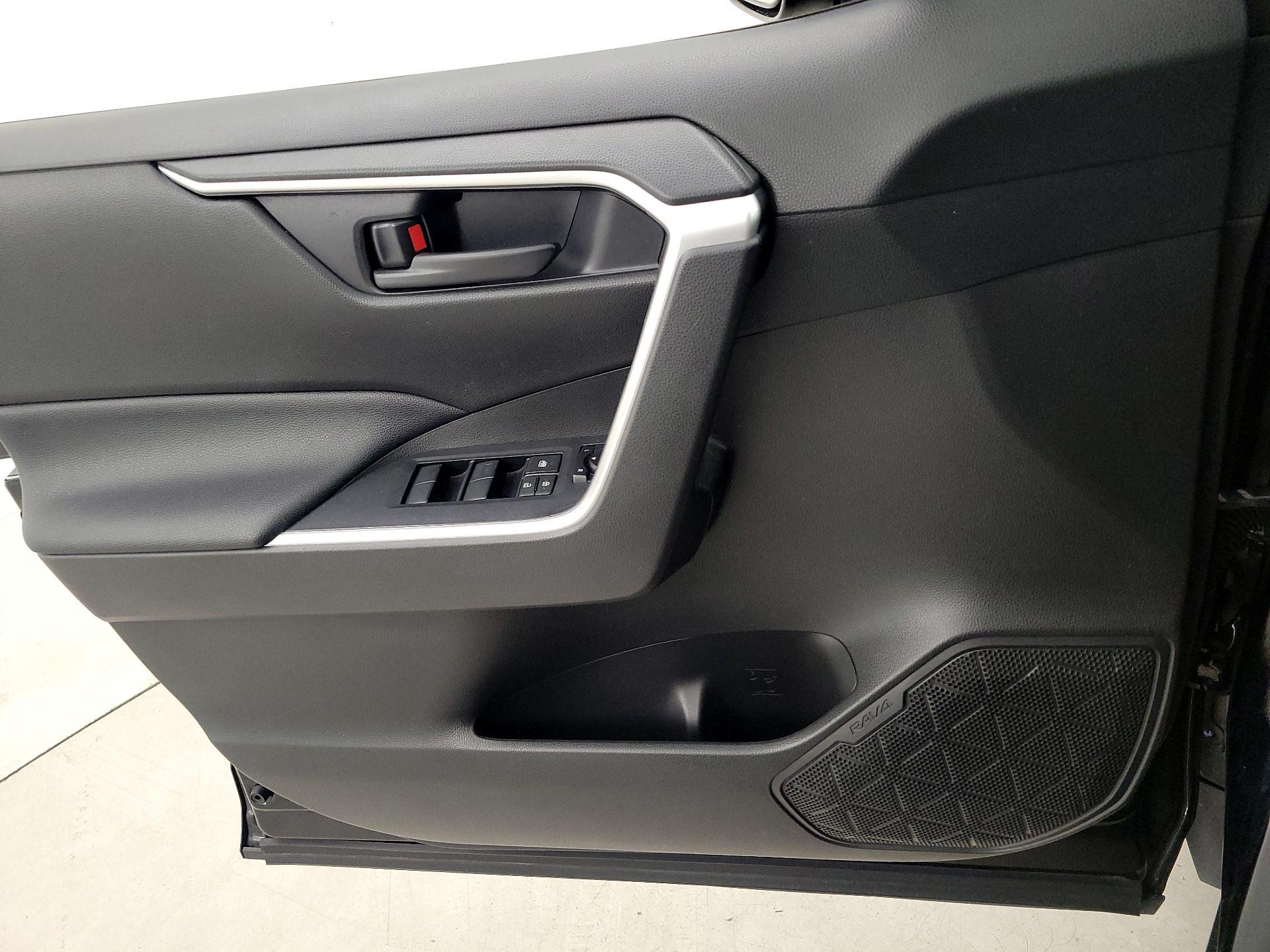 Thumbnail: 2021 Toyota RAV4 - 12