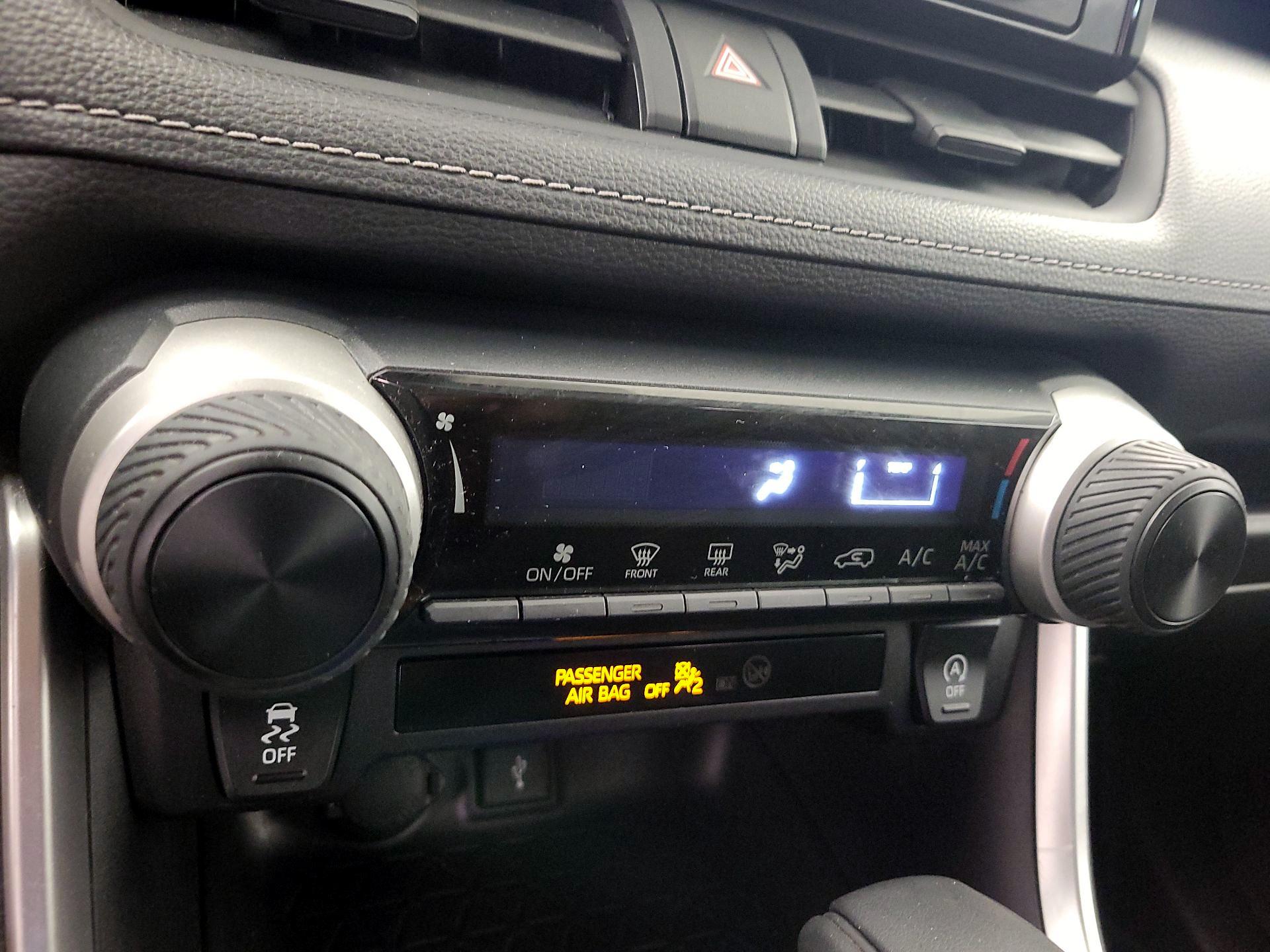 Thumbnail: 2021 Toyota RAV4 - 16