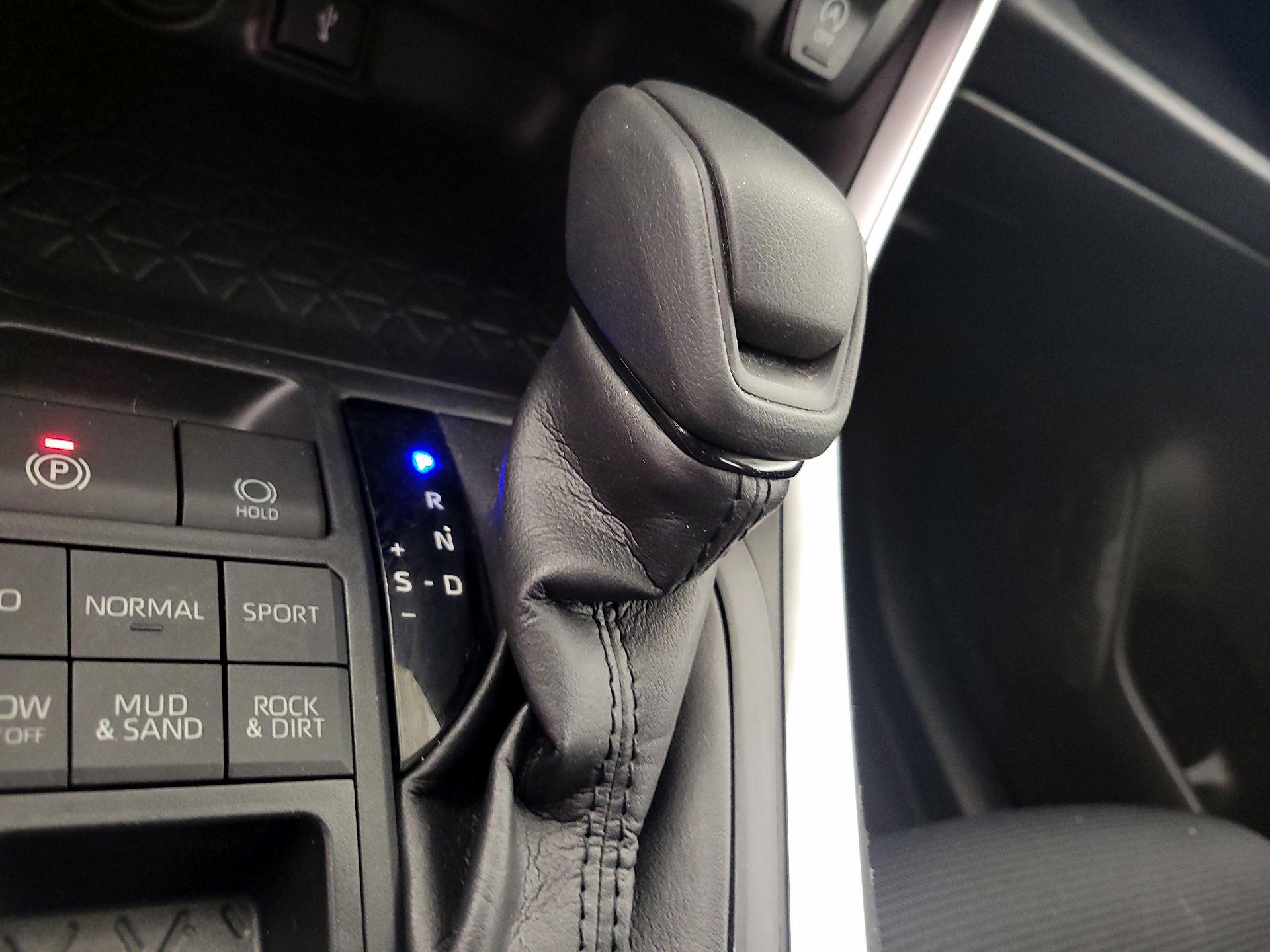 Thumbnail: 2021 Toyota RAV4 - 17