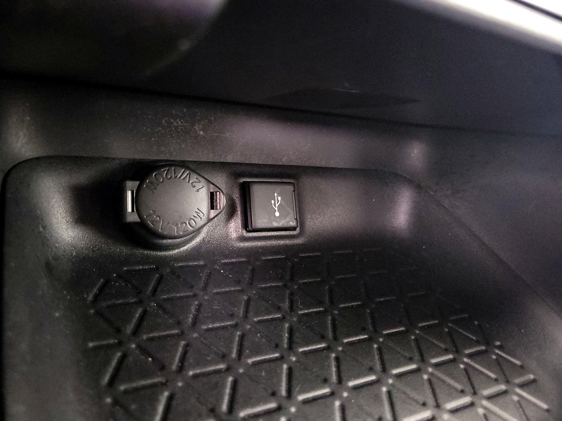 Thumbnail: 2021 Toyota RAV4 - 18