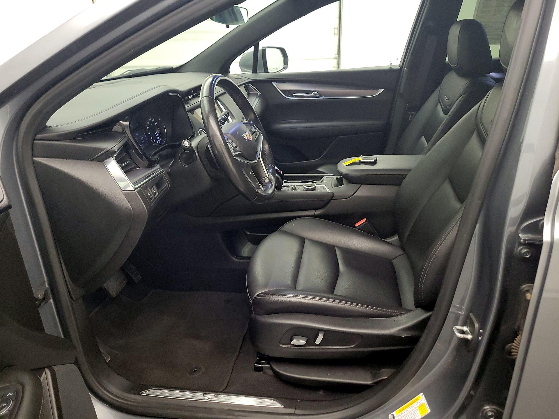 Thumbnail: 2021 Cadillac XT5 - 11