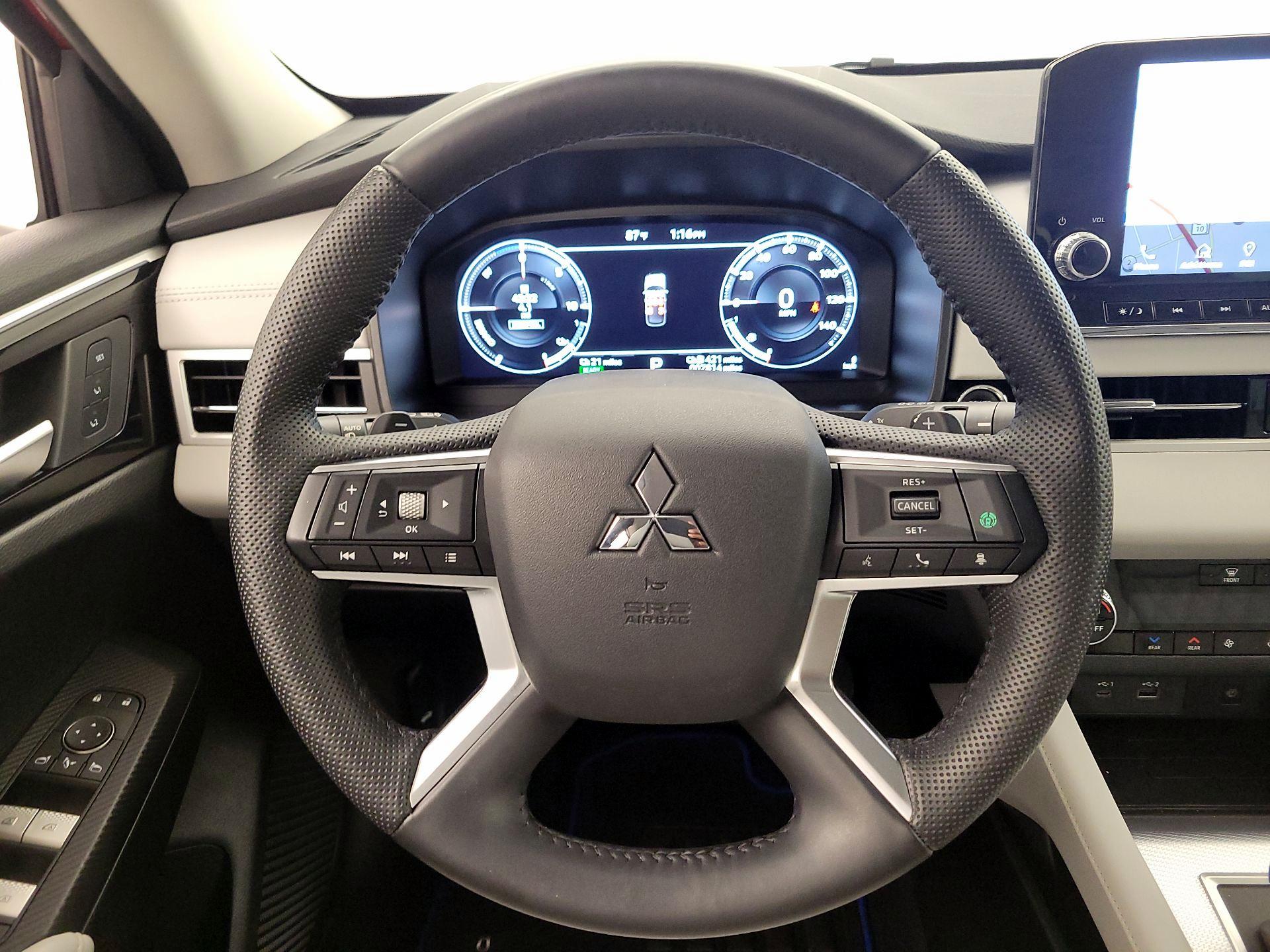 Thumbnail: 2023 Mitsubishi Outlander - 10