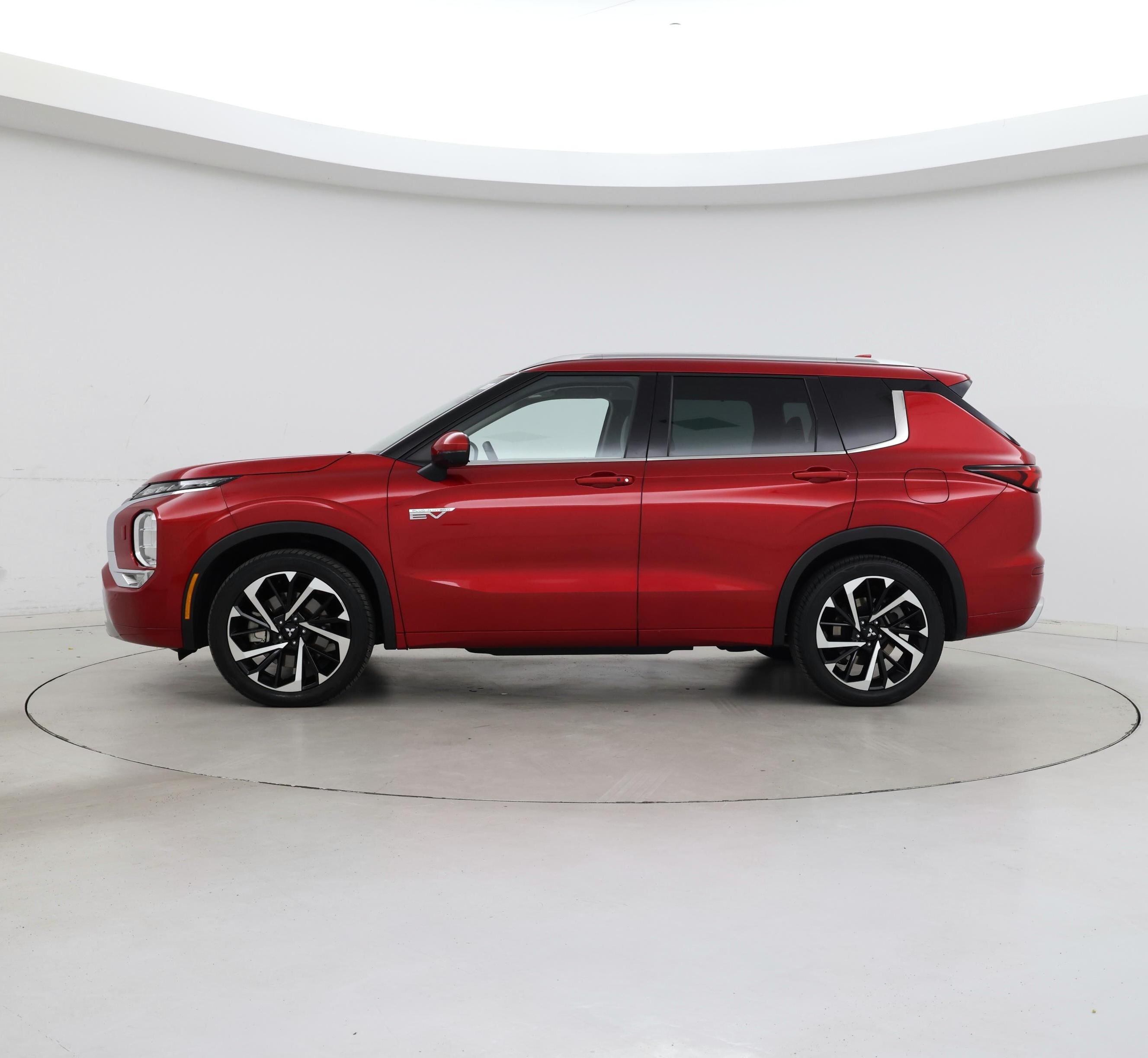 Thumbnail: 2023 Mitsubishi Outlander - 3