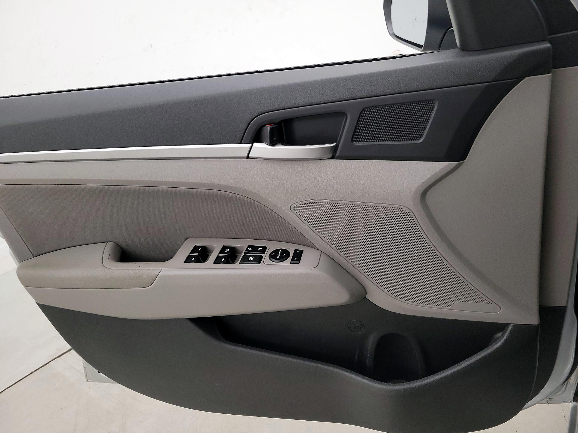 Thumbnail: 2020 Hyundai Elantra - 12
