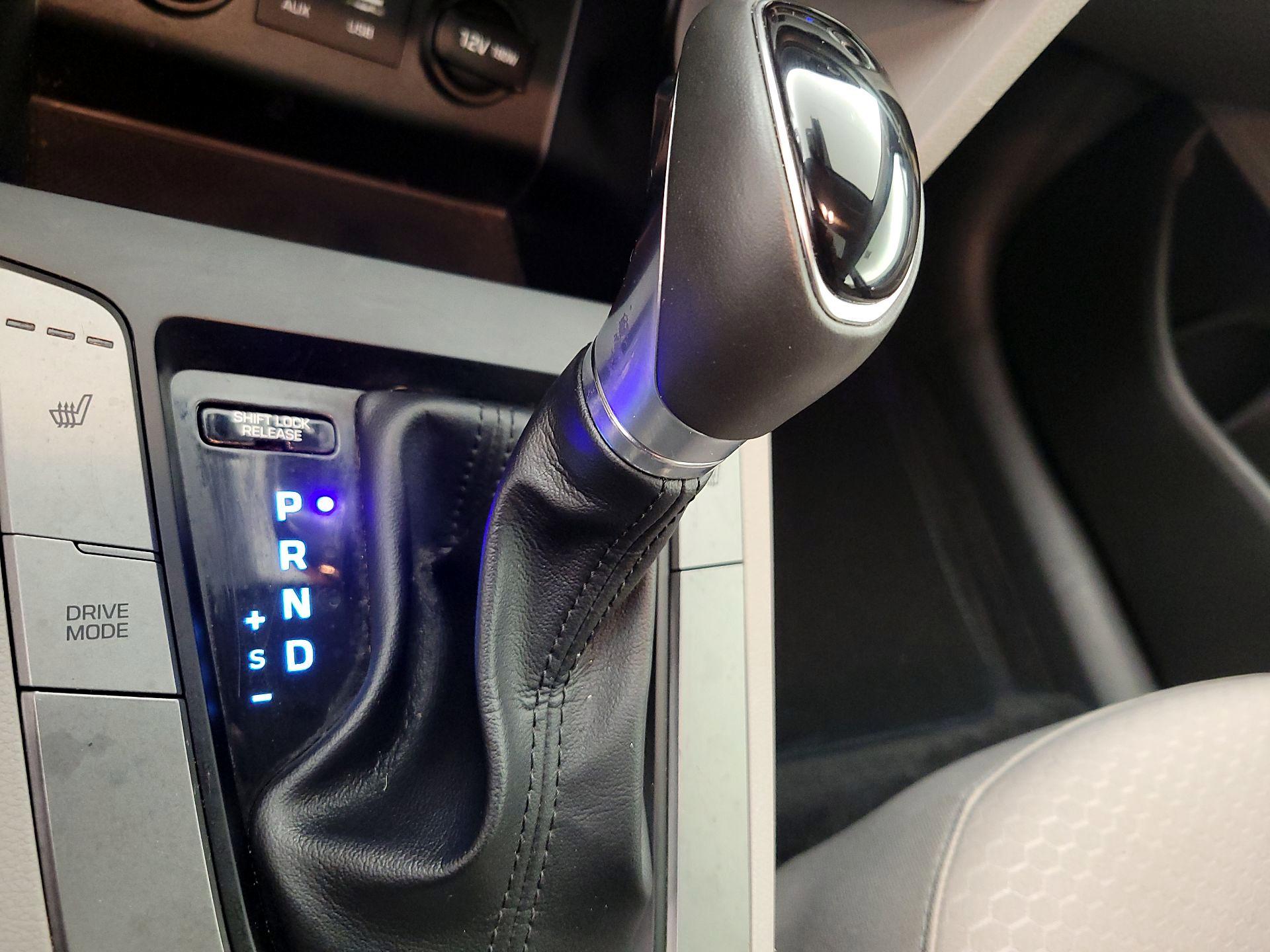 Thumbnail: 2020 Hyundai Elantra - 17