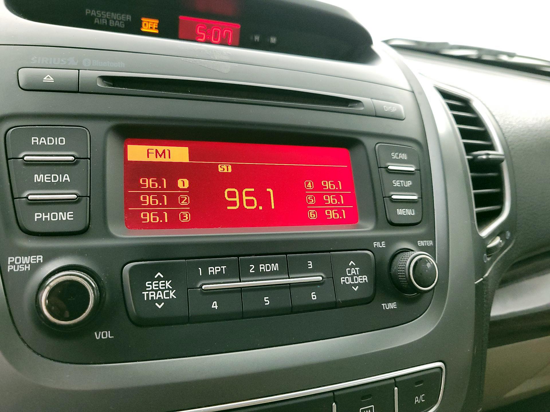 Thumbnail: 2015 Kia Sorento - 14