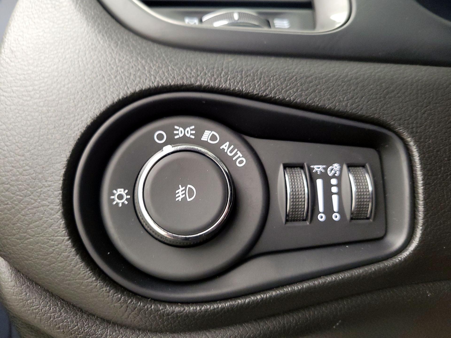 Thumbnail: 2022 Jeep Renegade - 13