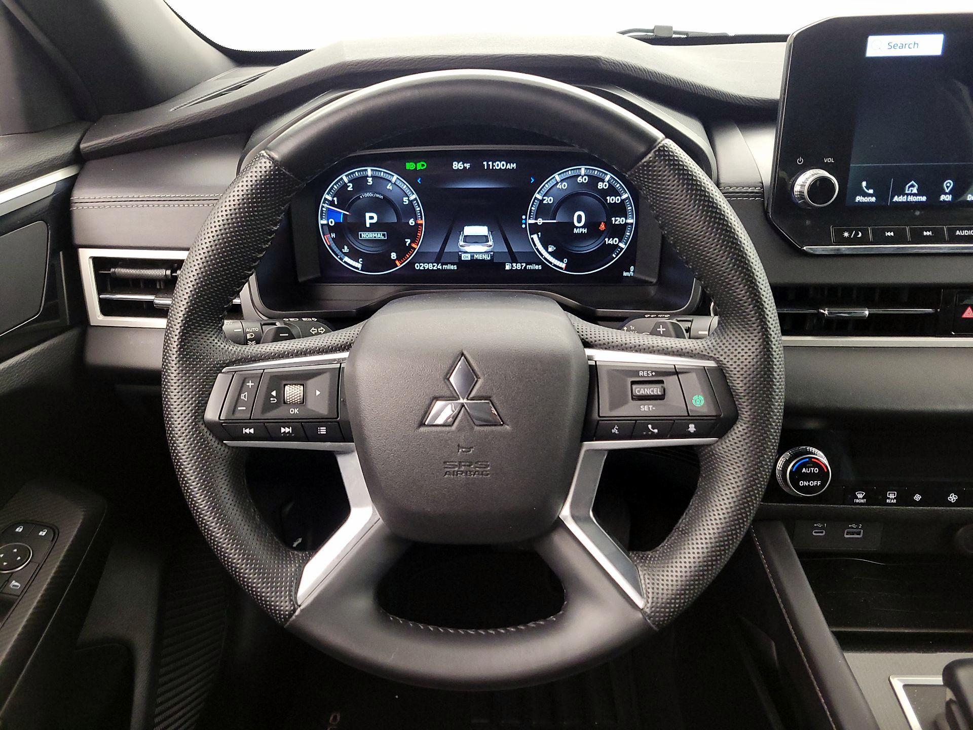 Thumbnail: 2023 Mitsubishi Outlander - 10