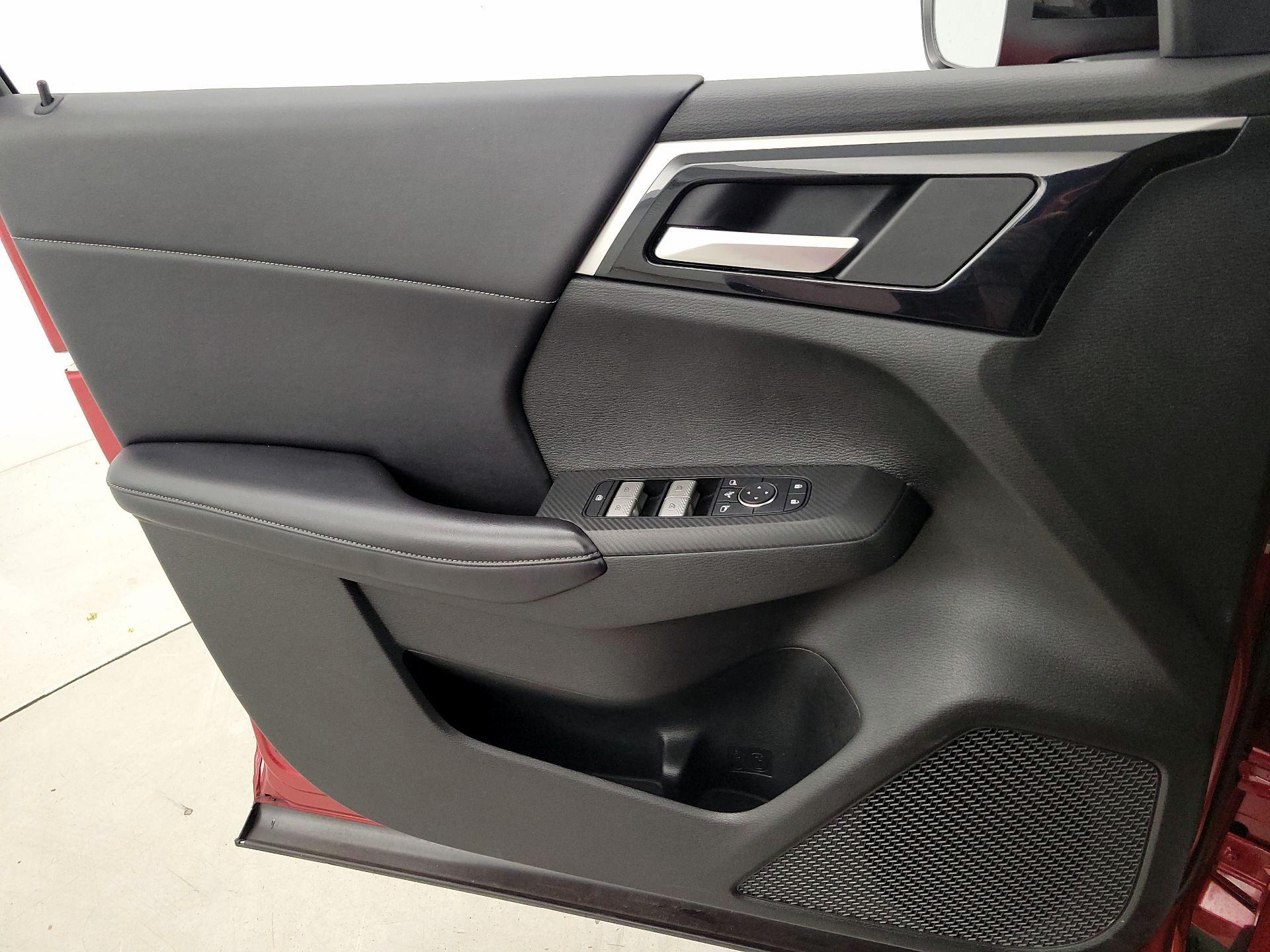 Thumbnail: 2023 Mitsubishi Outlander - 12