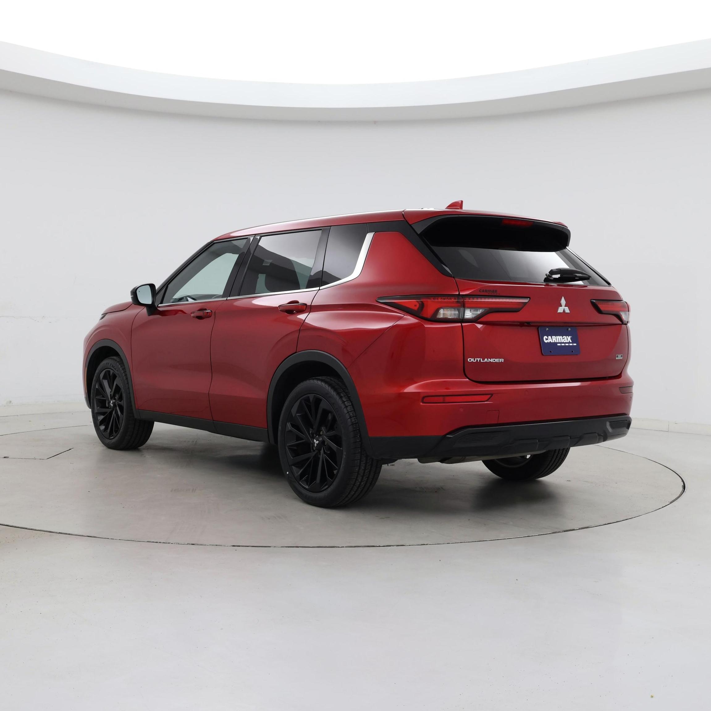 Thumbnail: 2023 Mitsubishi Outlander - 2