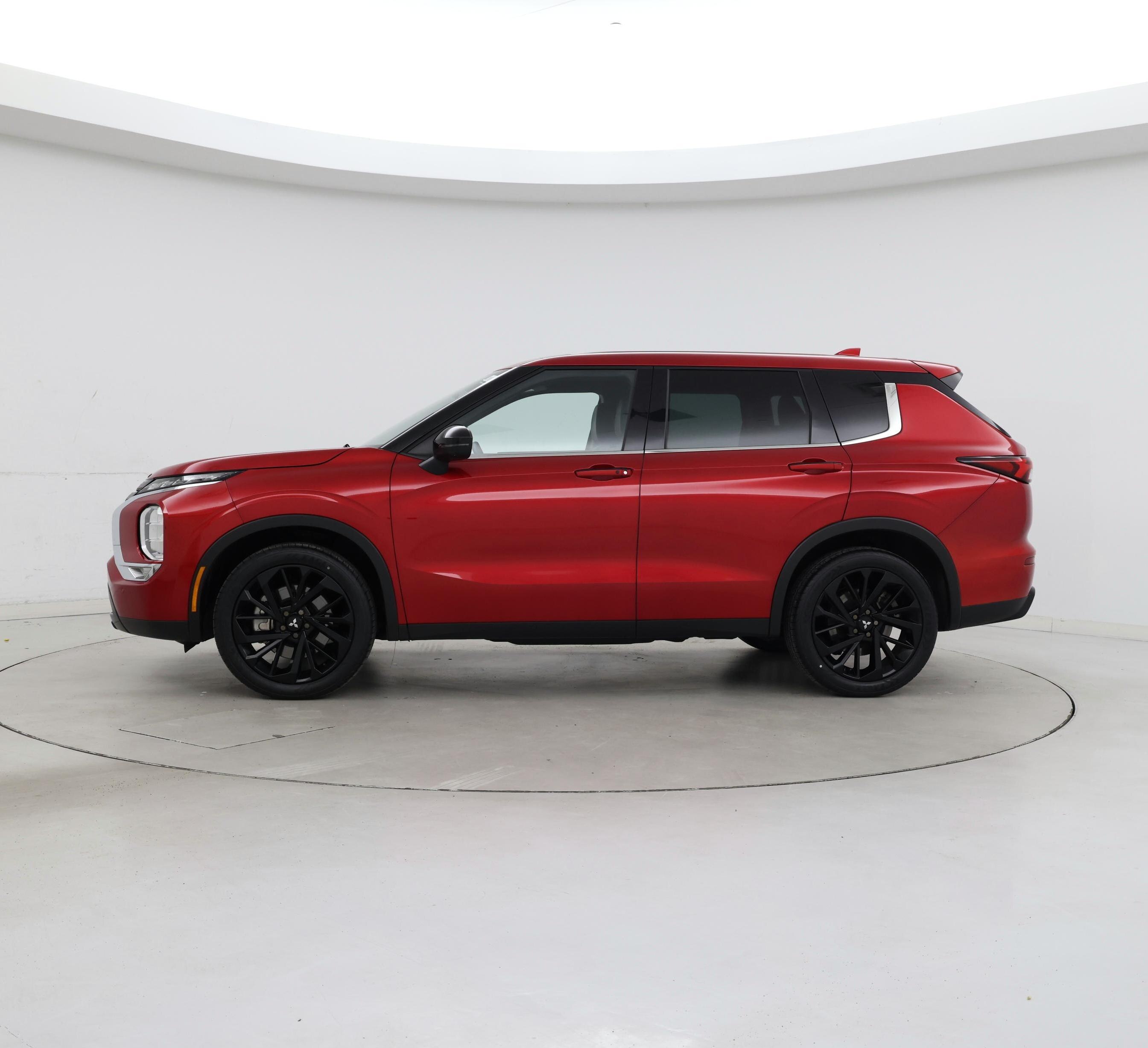 Thumbnail: 2023 Mitsubishi Outlander - 3