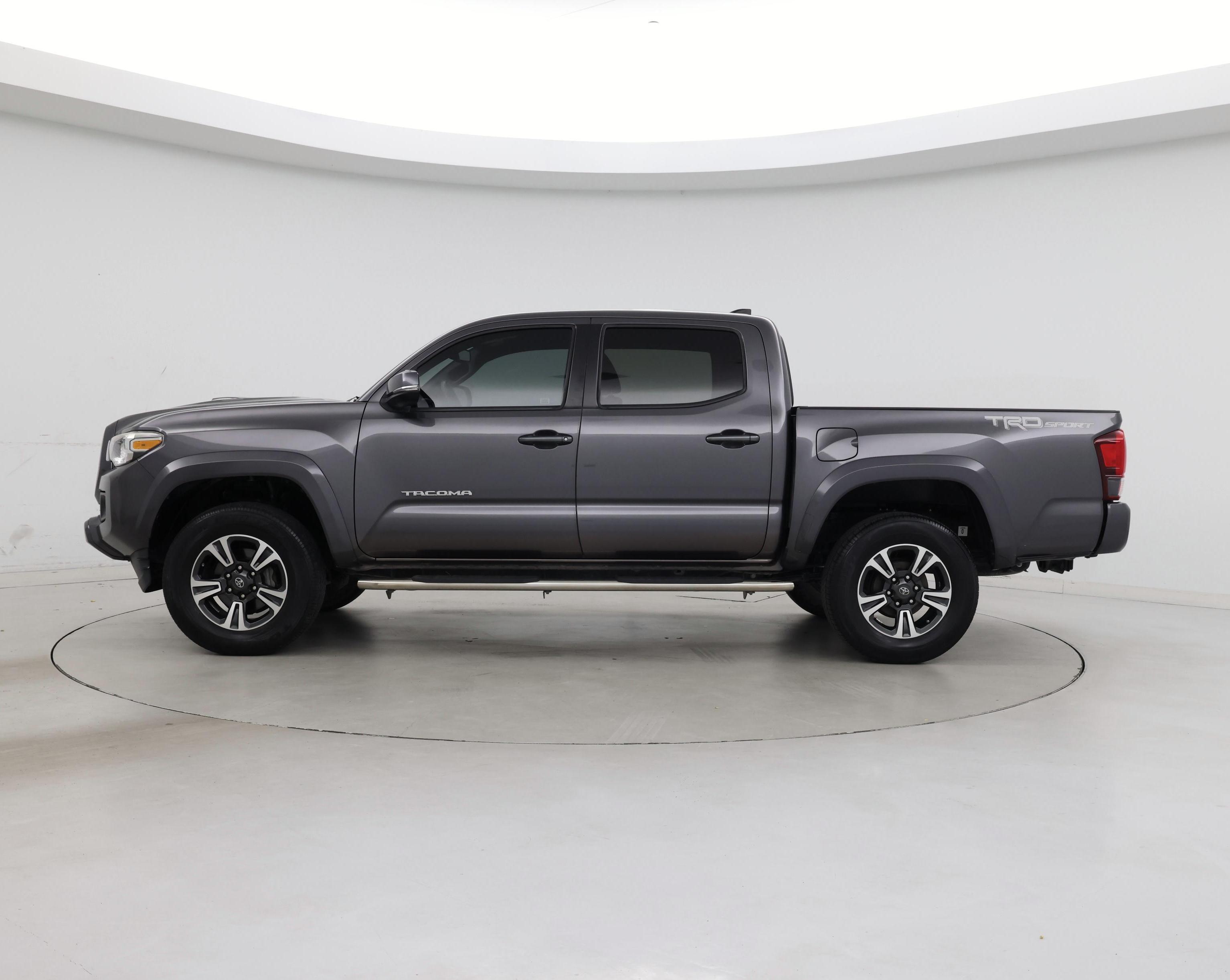 Thumbnail: 2019 Toyota Tacoma - 3