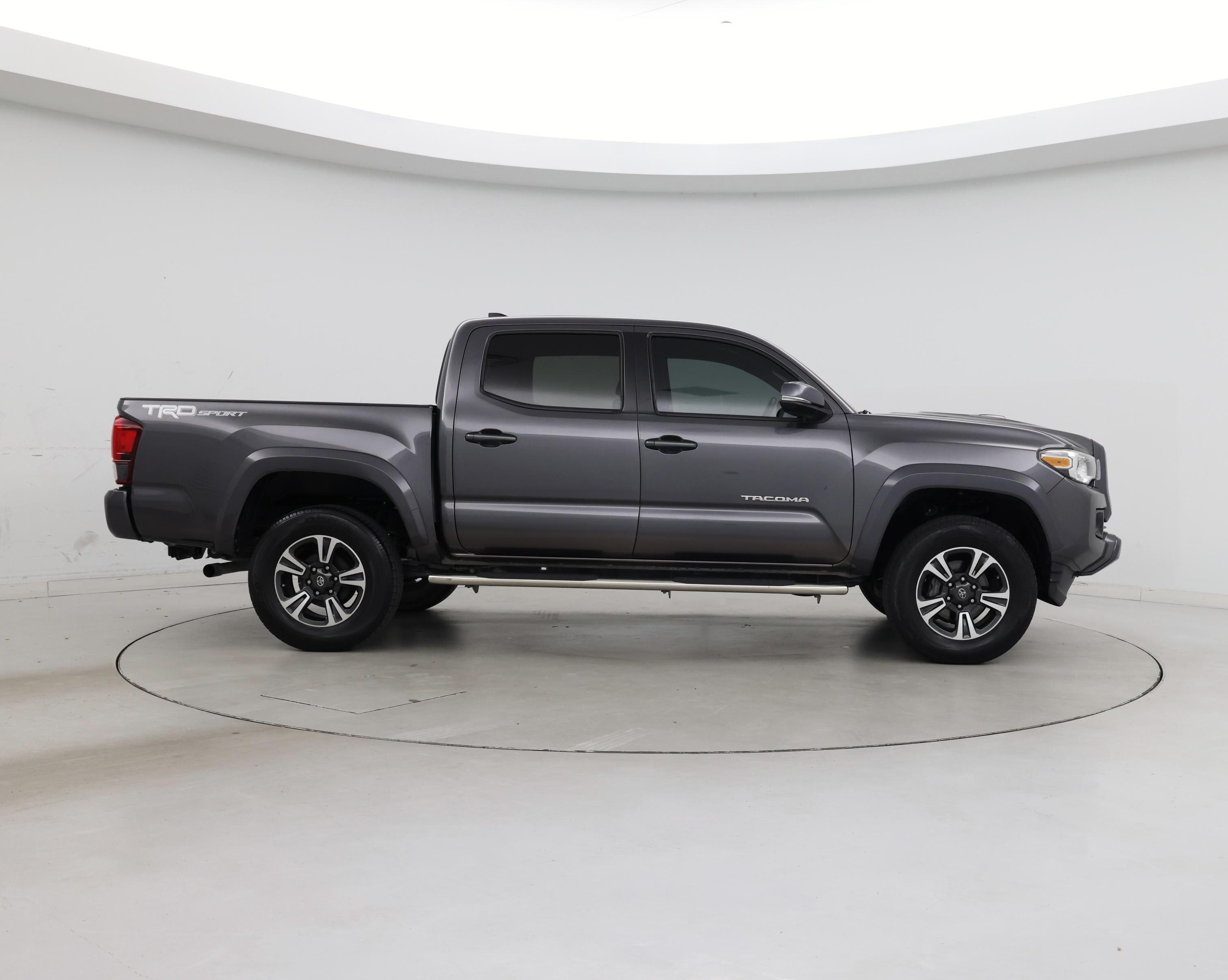 Thumbnail: 2019 Toyota Tacoma - 7