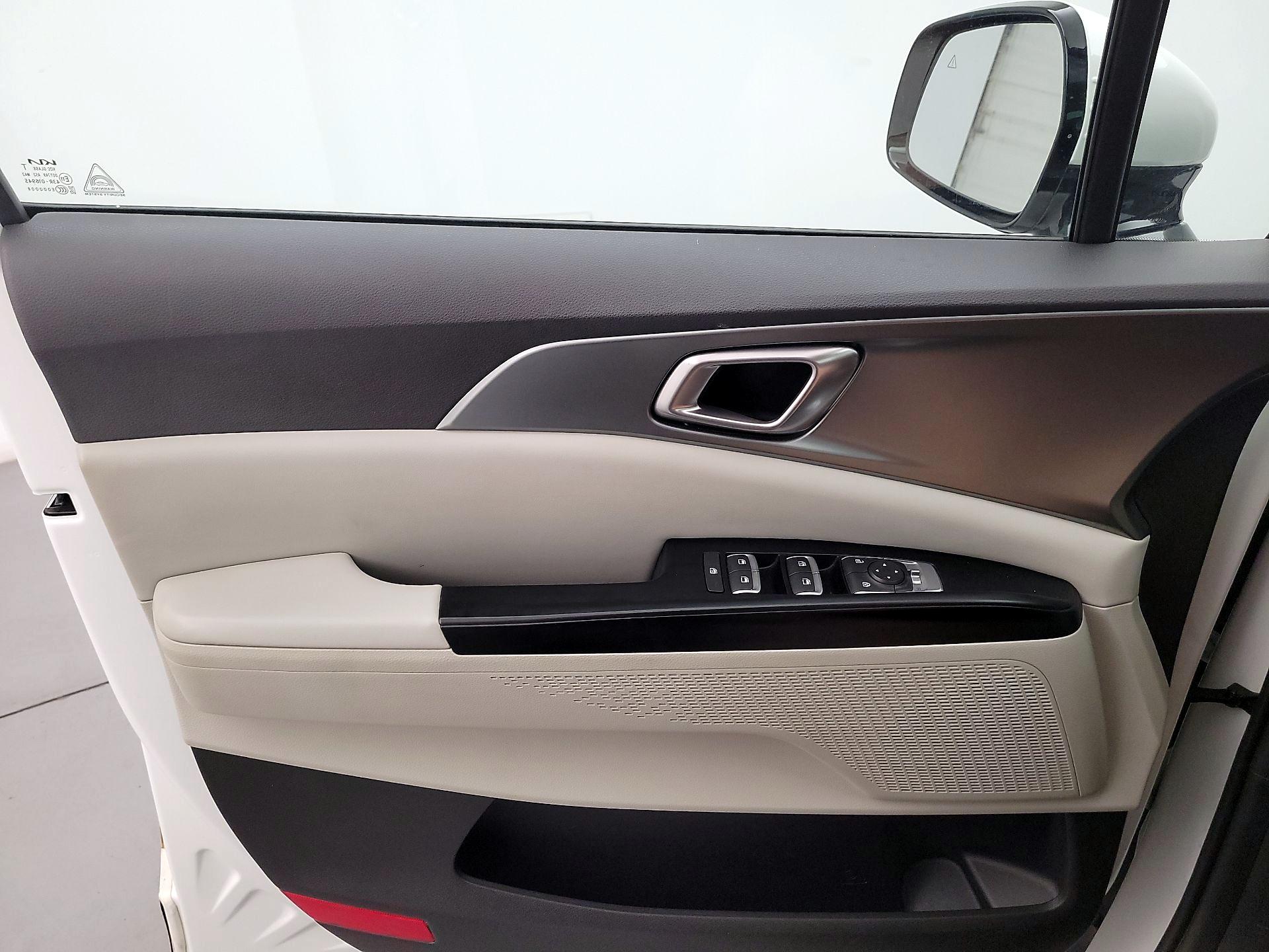 Thumbnail: 2022 Kia Carnival - 12