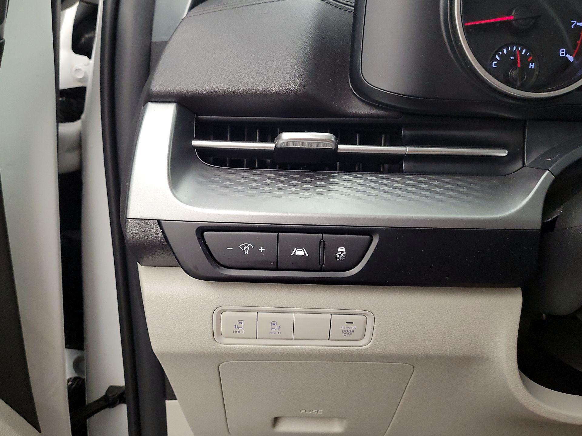 Thumbnail: 2022 Kia Carnival - 13