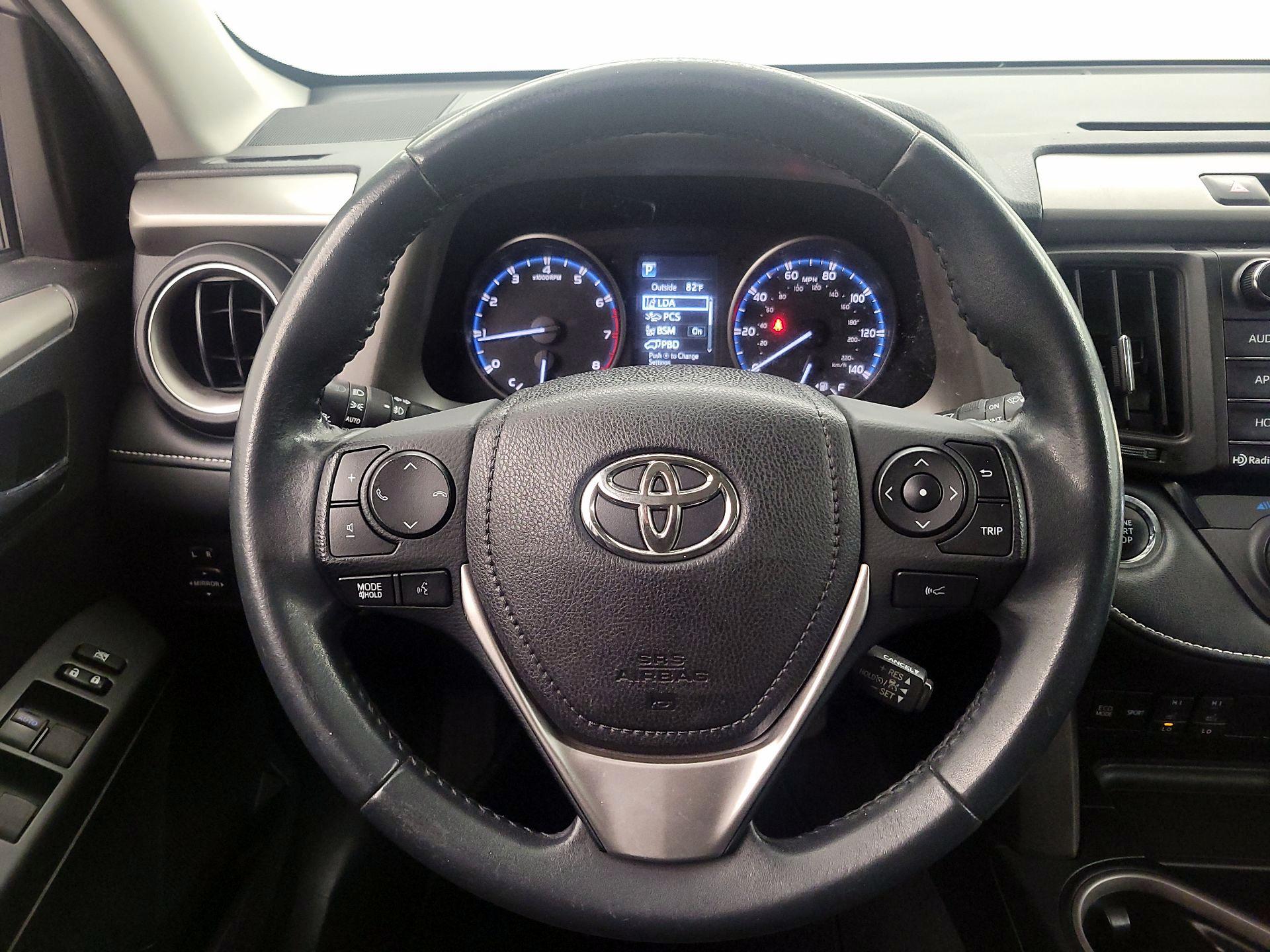 Thumbnail: 2018 Toyota RAV4 - 10