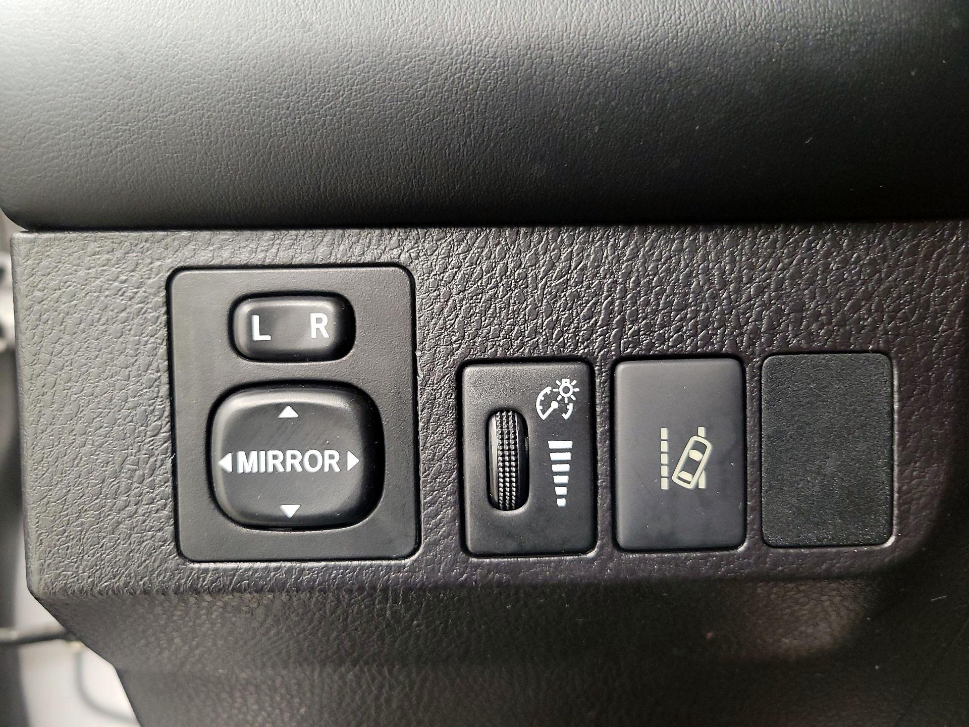 Thumbnail: 2018 Toyota RAV4 - 13