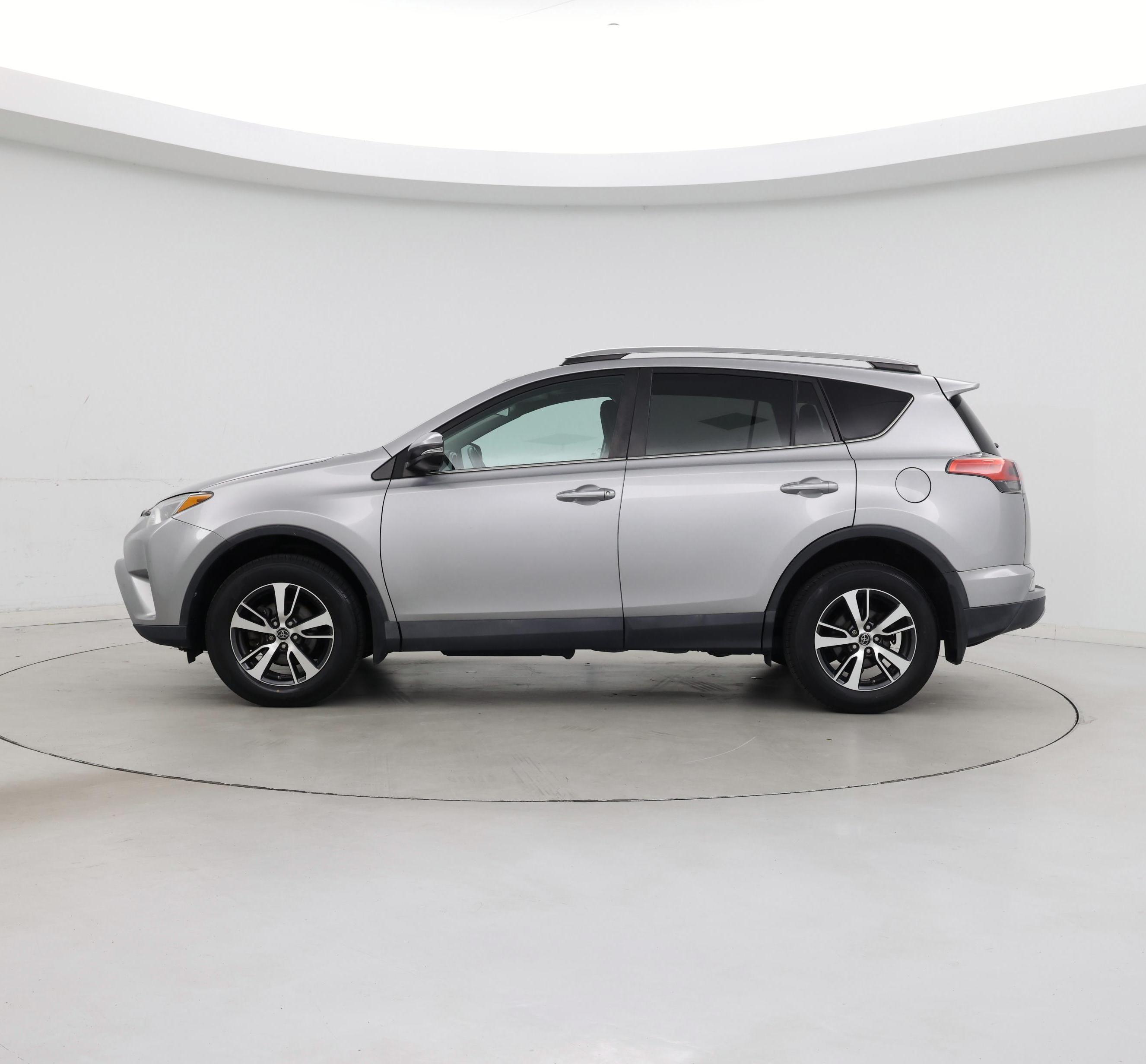 Thumbnail: 2018 Toyota RAV4 - 3