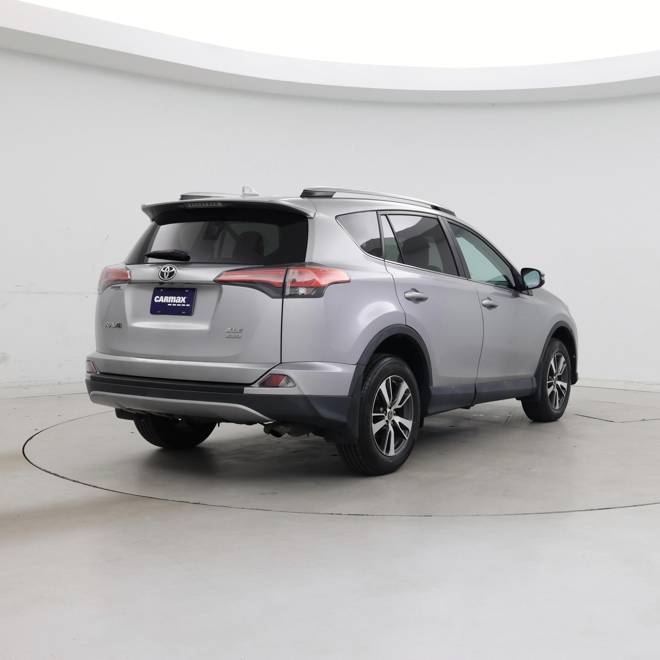 Thumbnail: 2018 Toyota RAV4 - 8