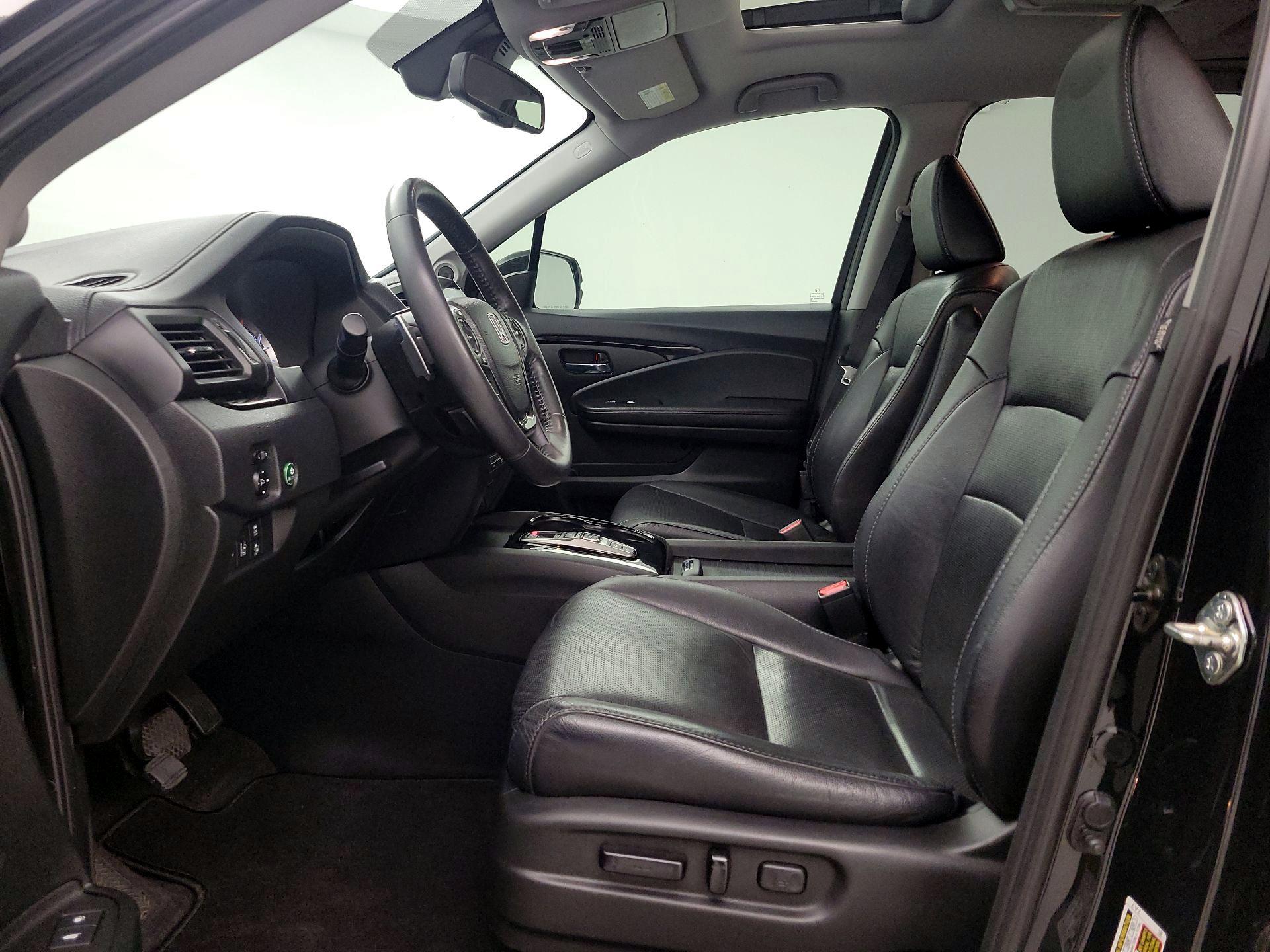 Thumbnail: 2017 Honda Pilot - 11