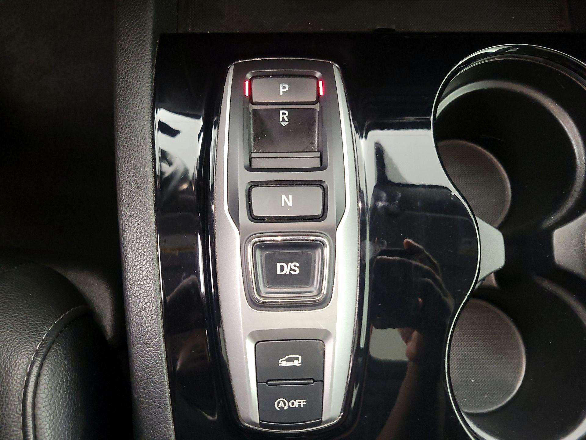 Thumbnail: 2017 Honda Pilot - 18