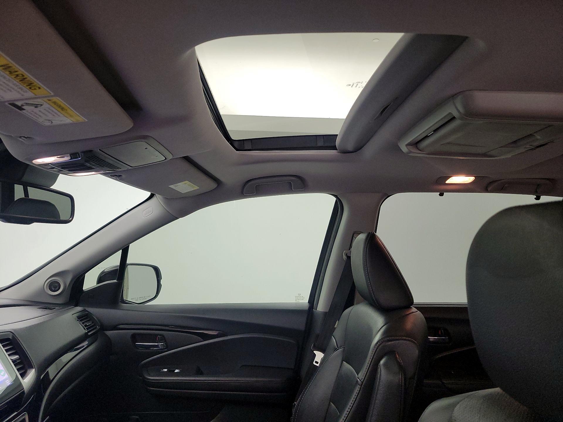 Thumbnail: 2017 Honda Pilot - 20