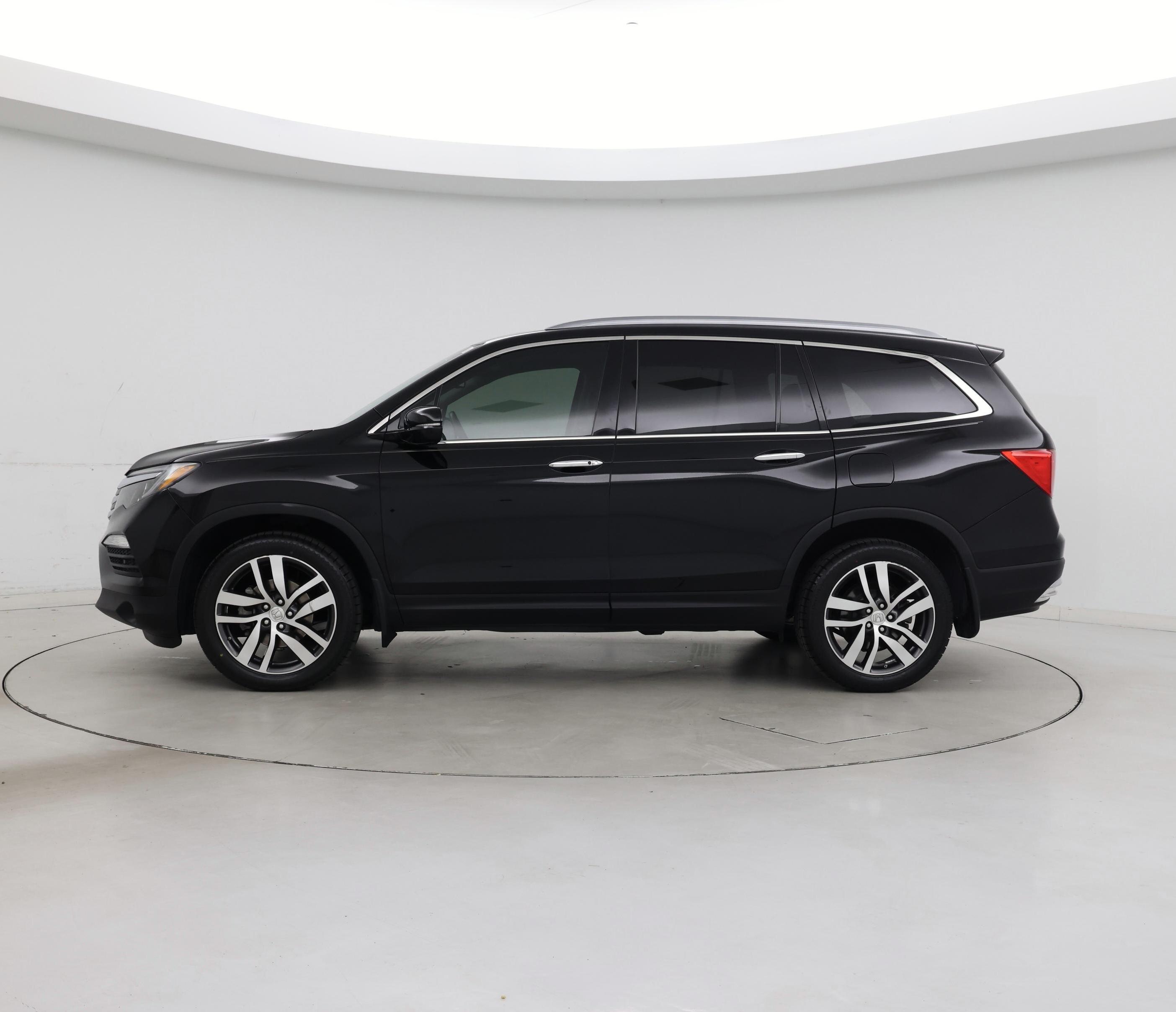 Thumbnail: 2017 Honda Pilot - 3