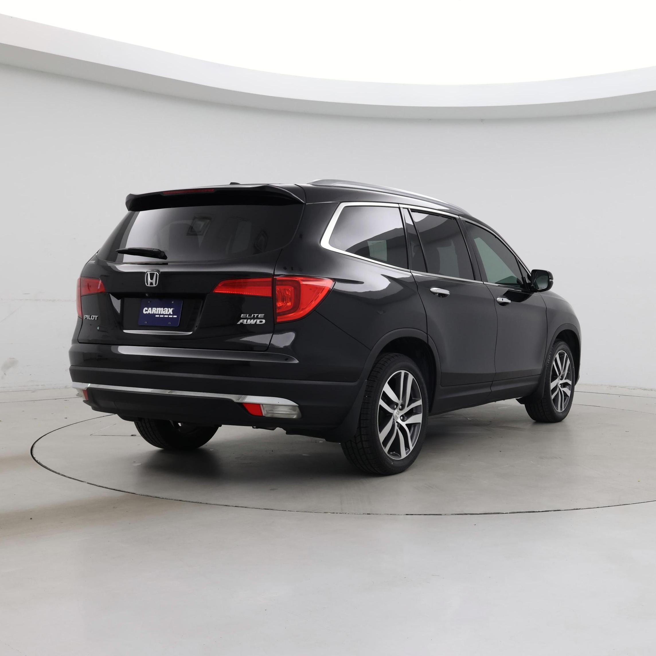 Thumbnail: 2017 Honda Pilot - 8