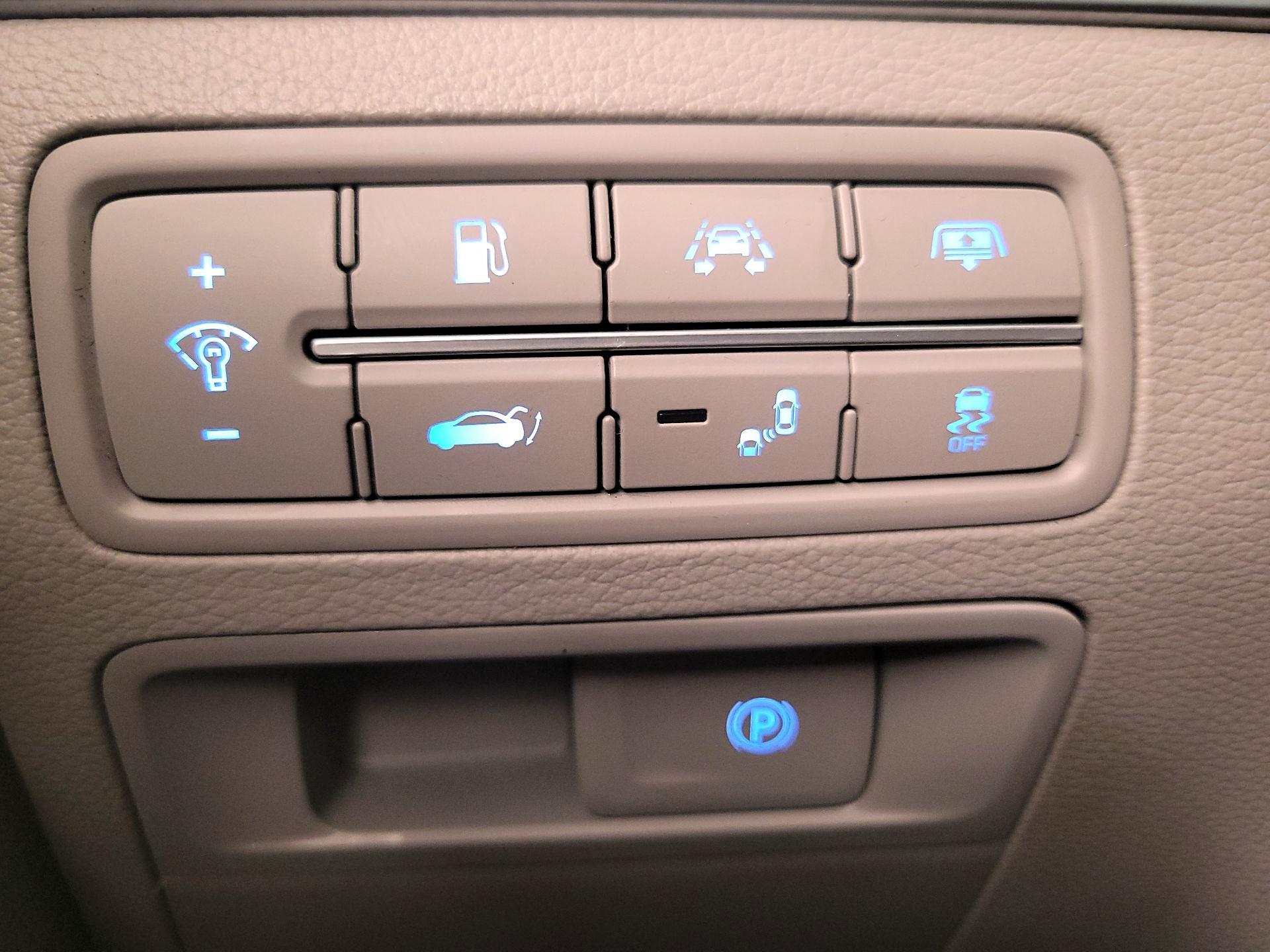 Thumbnail: 2019 Genesis G80 - 13