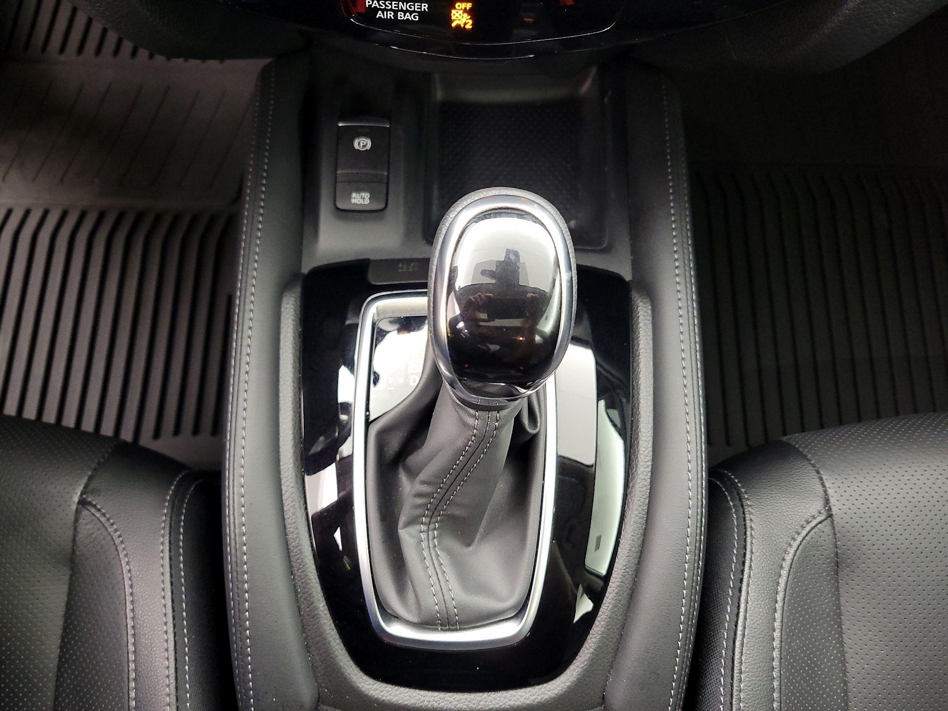 Thumbnail: 2019 Nissan Rogue - 18