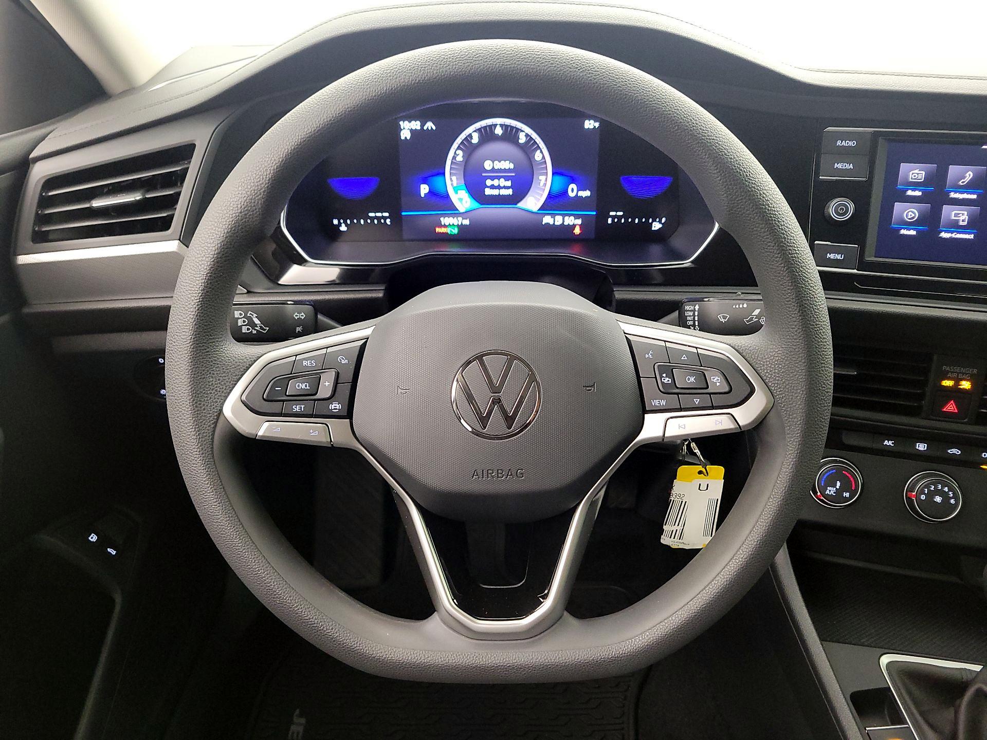 Thumbnail: 2023 Volkswagen Jetta - 10