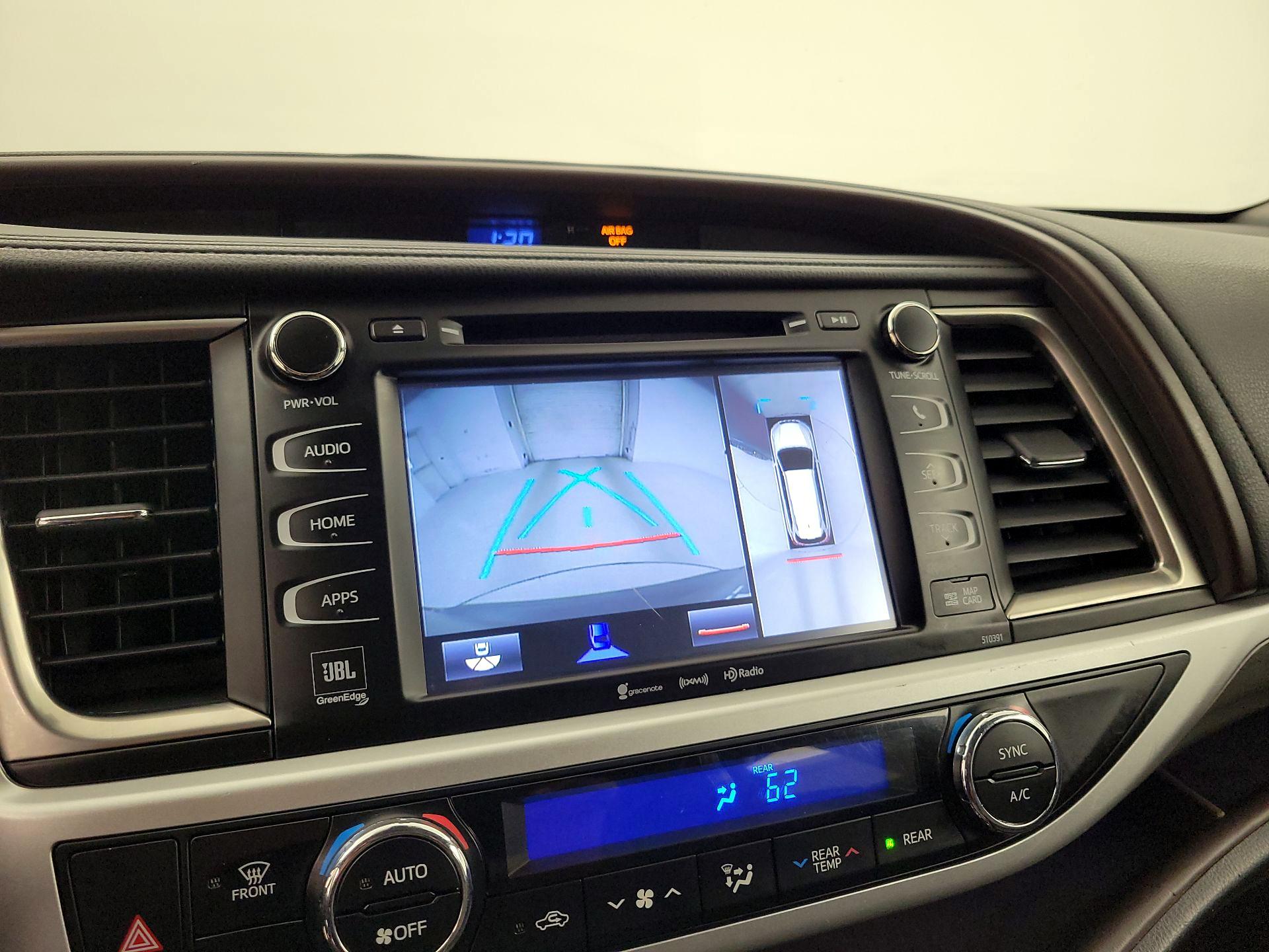 Thumbnail: 2019 Toyota Highlander - 15