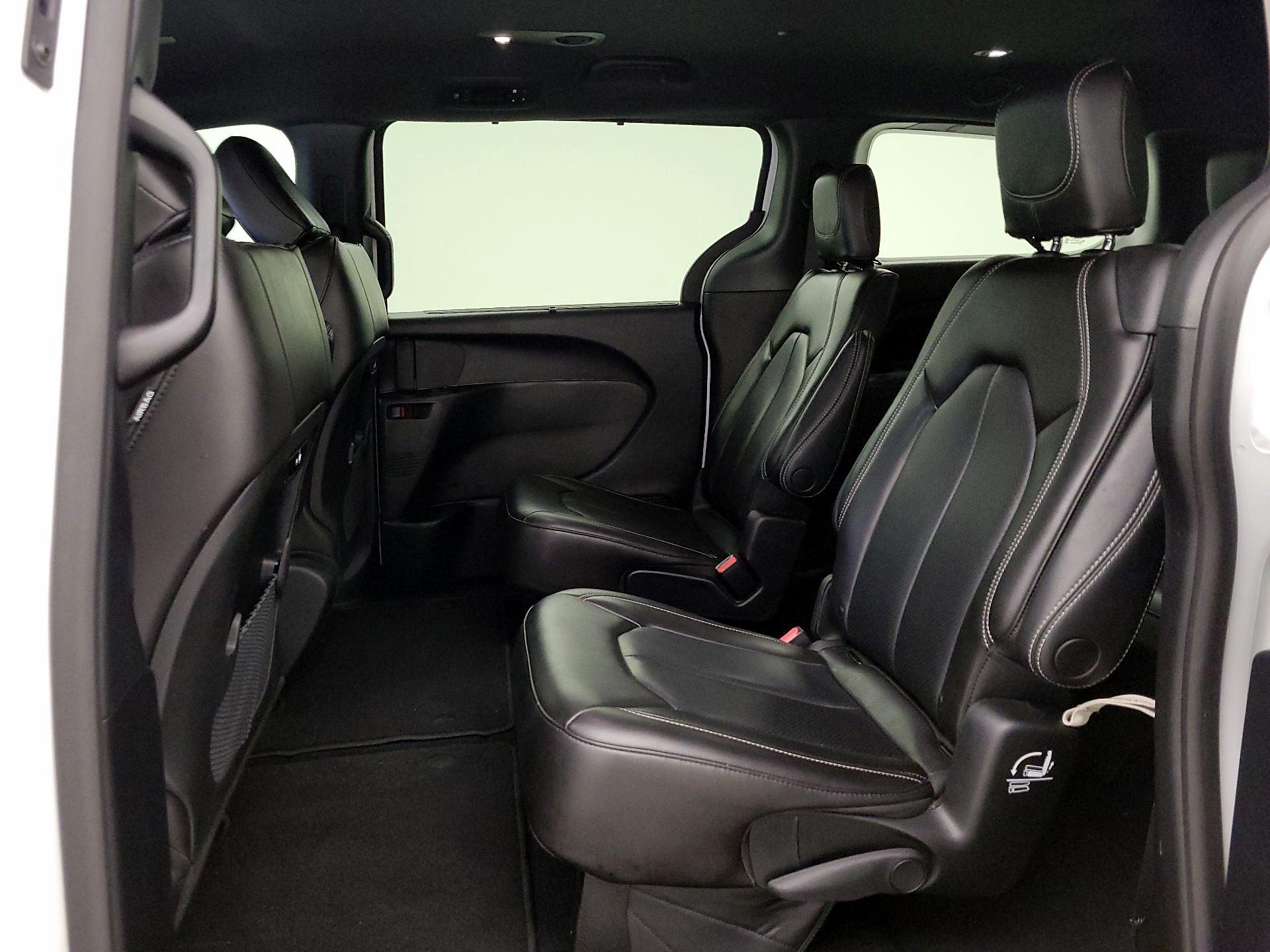 Thumbnail: 2023 Chrysler Pacifica - 19