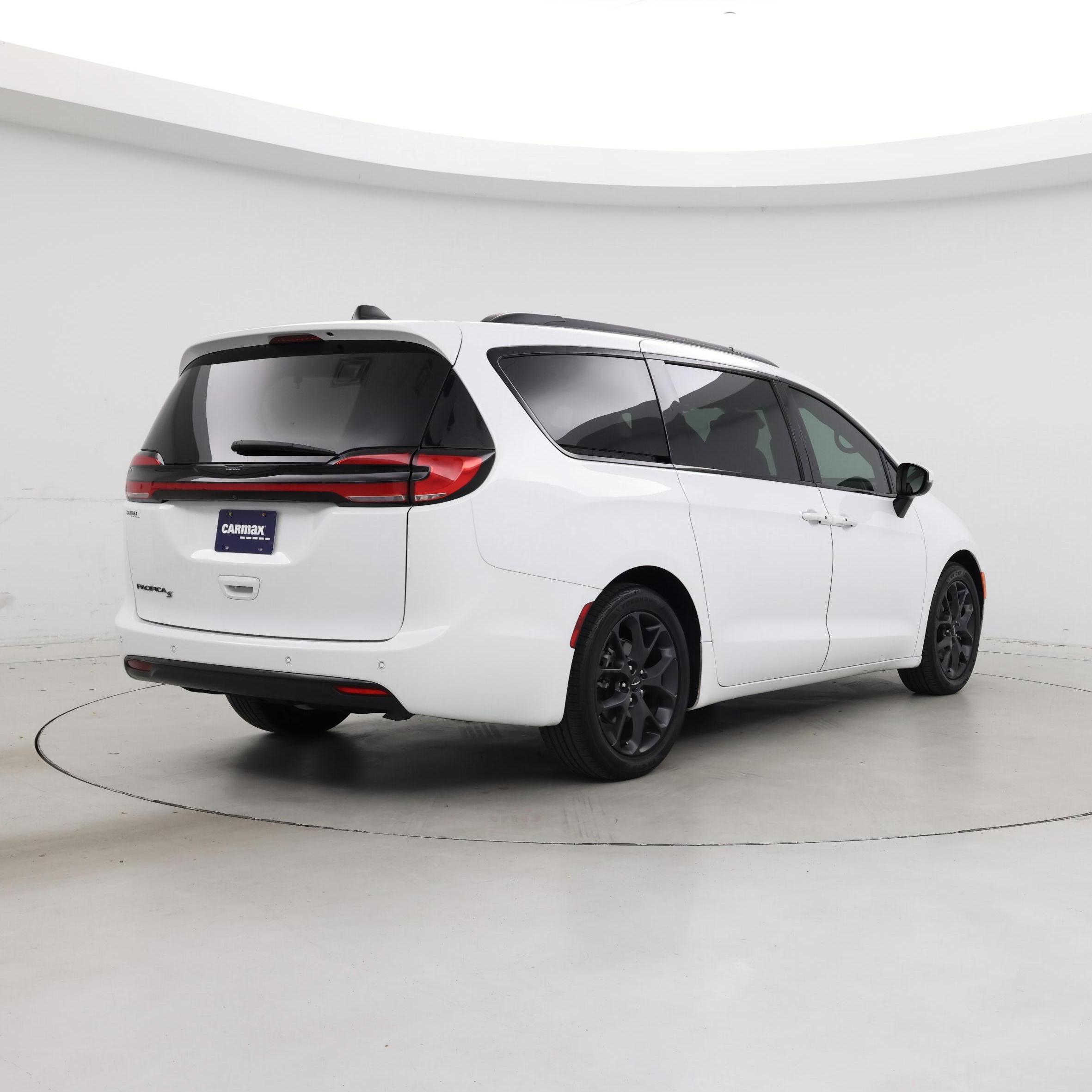 Thumbnail: 2023 Chrysler Pacifica - 8