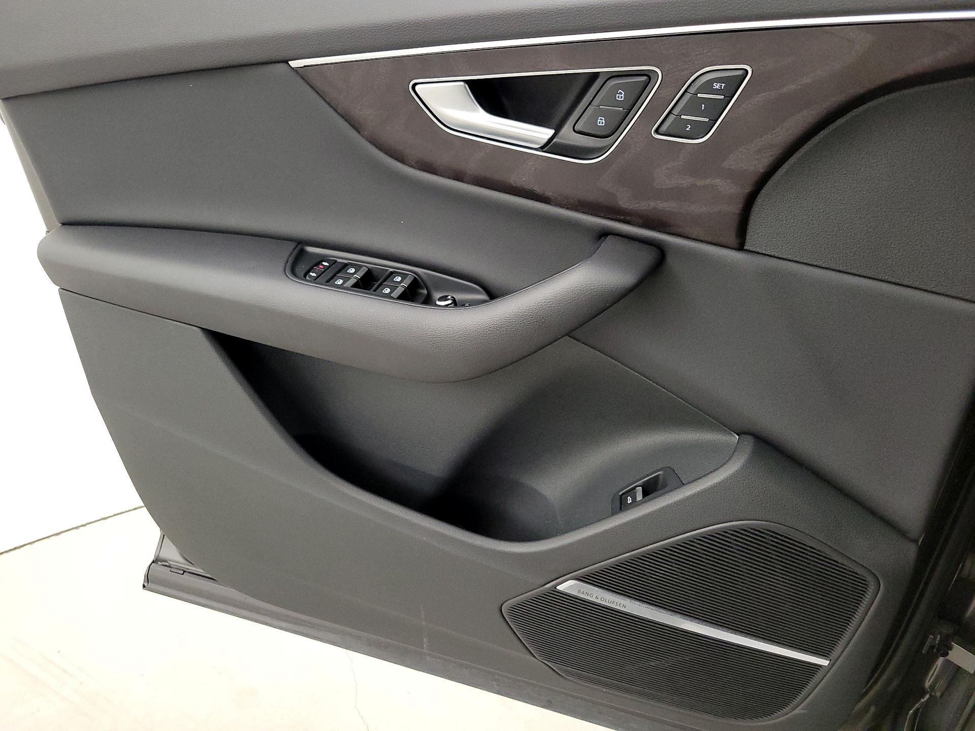 Thumbnail: 2021 Audi Q7 - 12