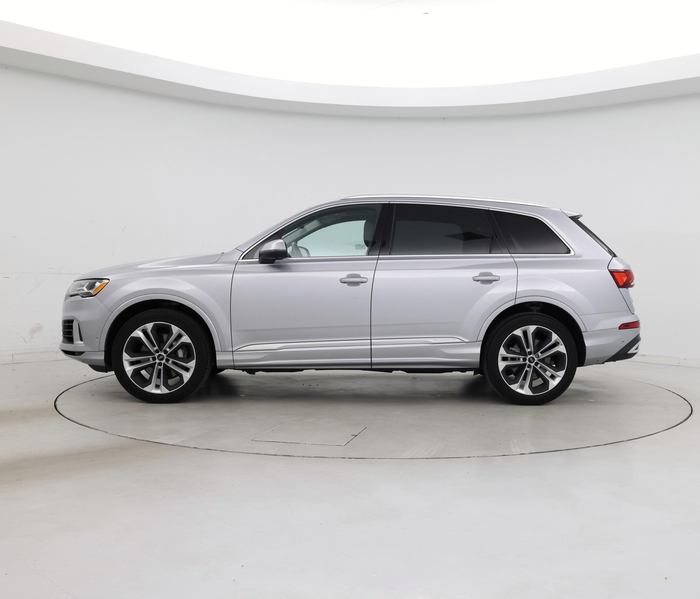 Thumbnail: 2020 Audi Q7 - 3
