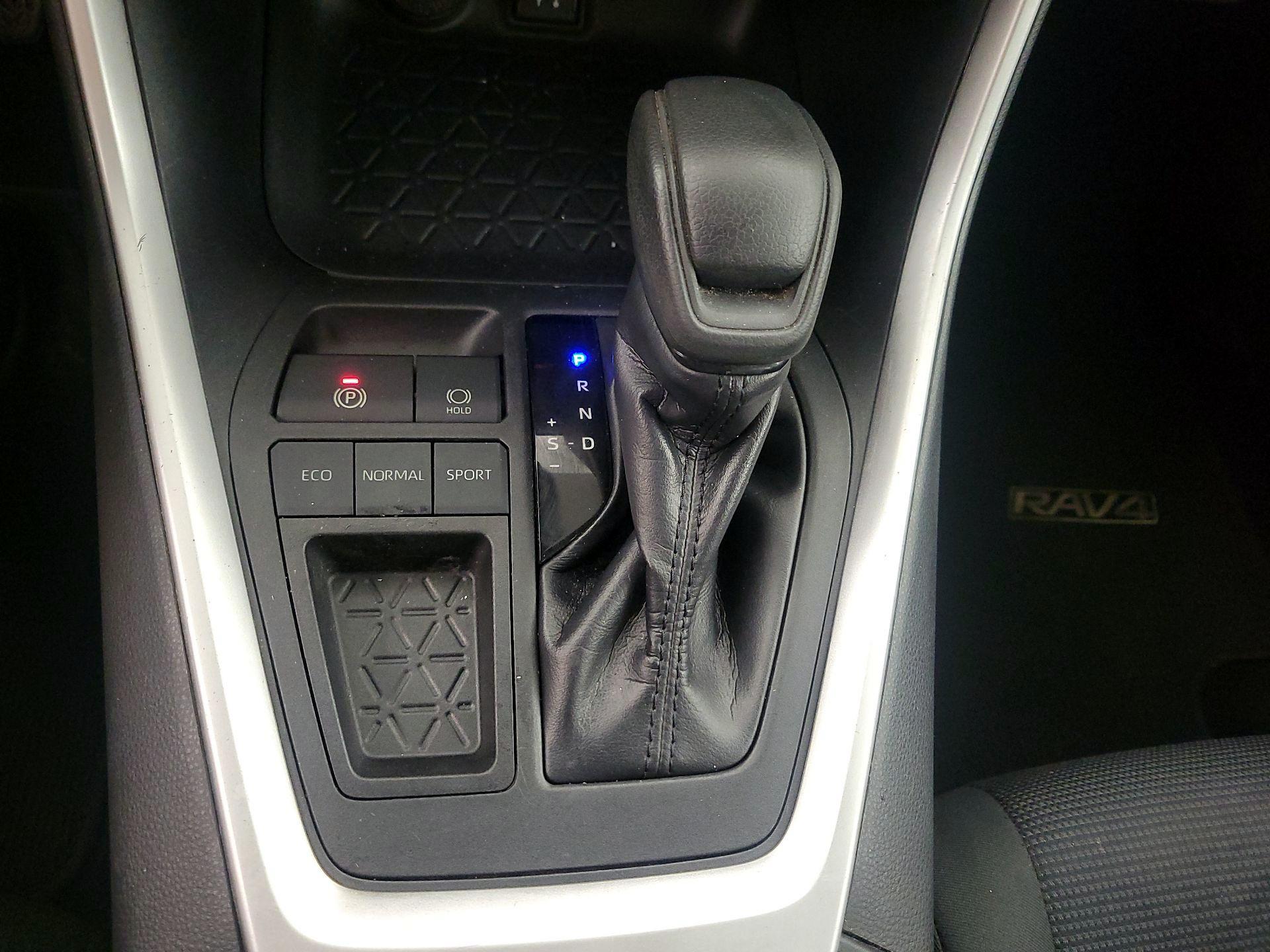 Thumbnail: 2019 Toyota RAV4 - 17