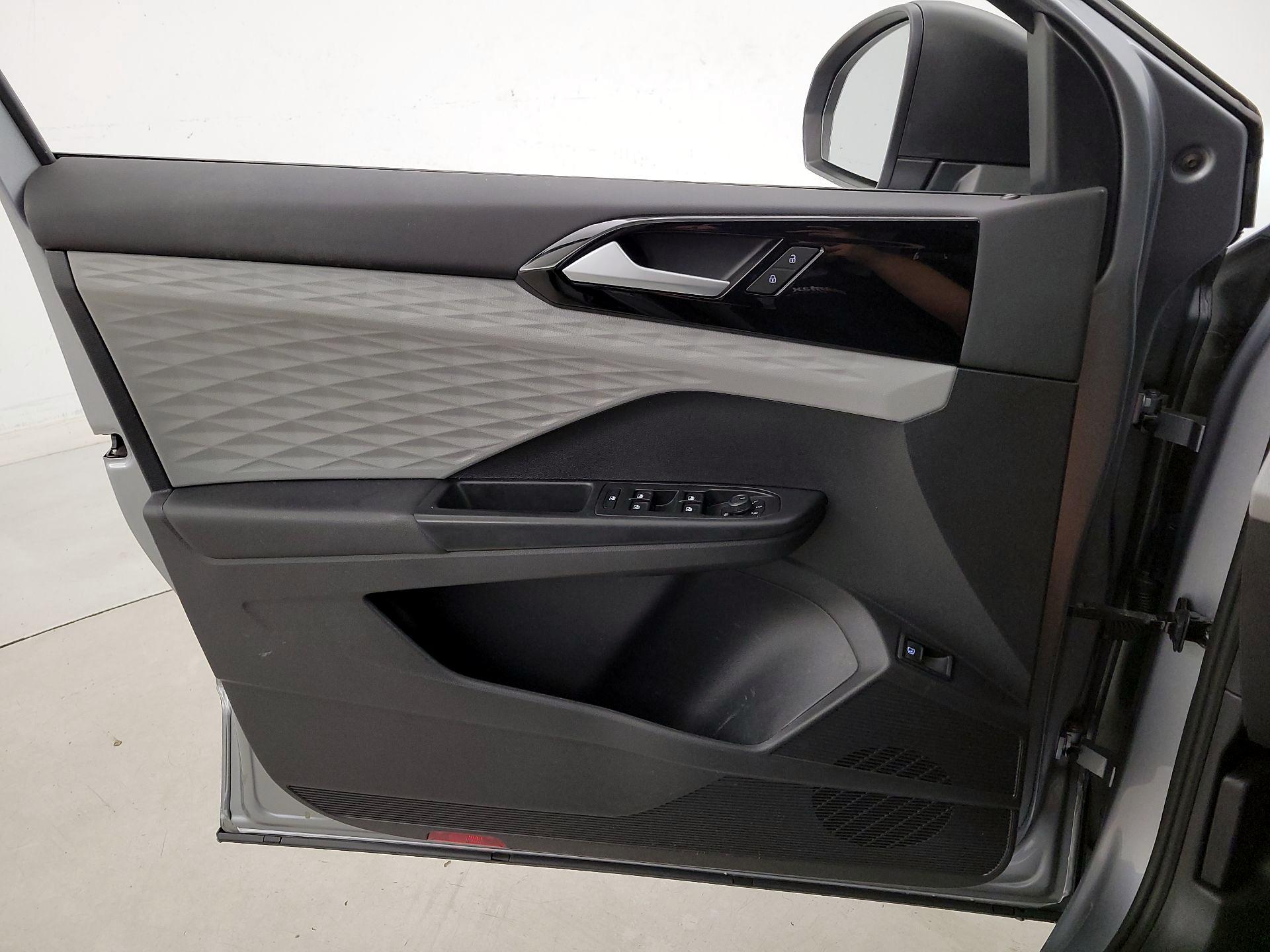 Thumbnail: 2022 Volkswagen Taos - 12