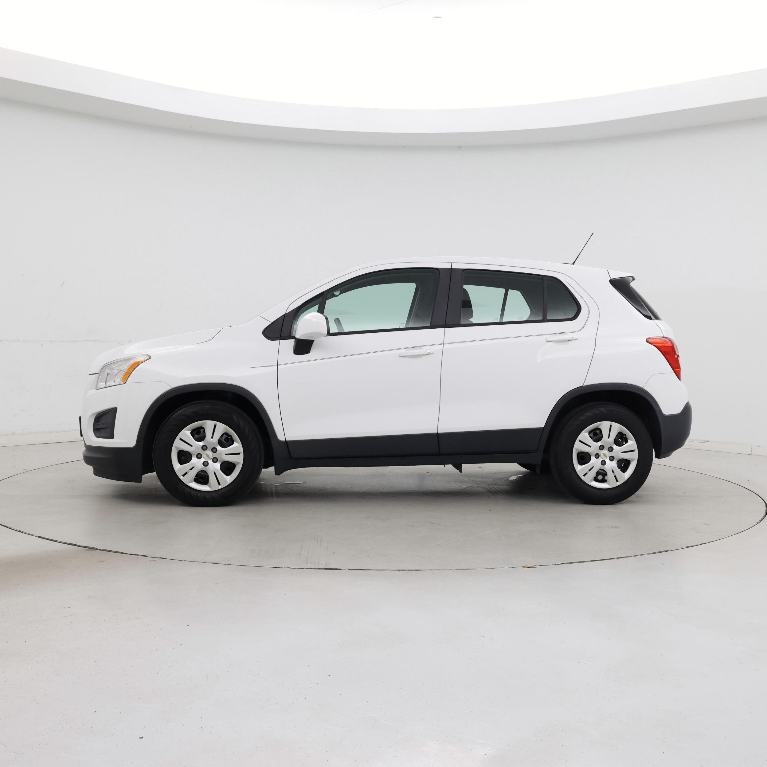 Thumbnail: 2015 Chevrolet Trax - 3
