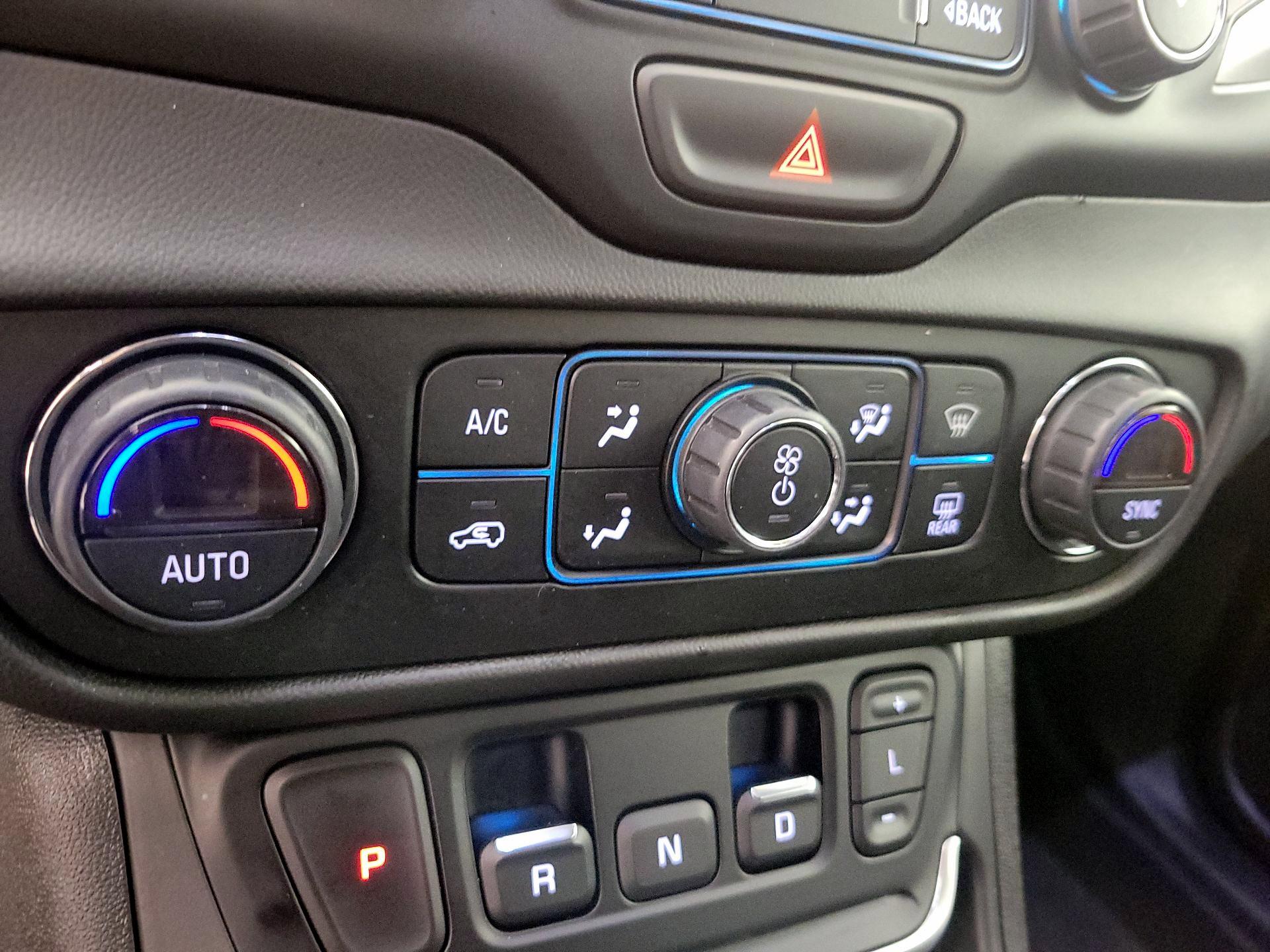 Thumbnail: 2020 GMC Terrain - 17