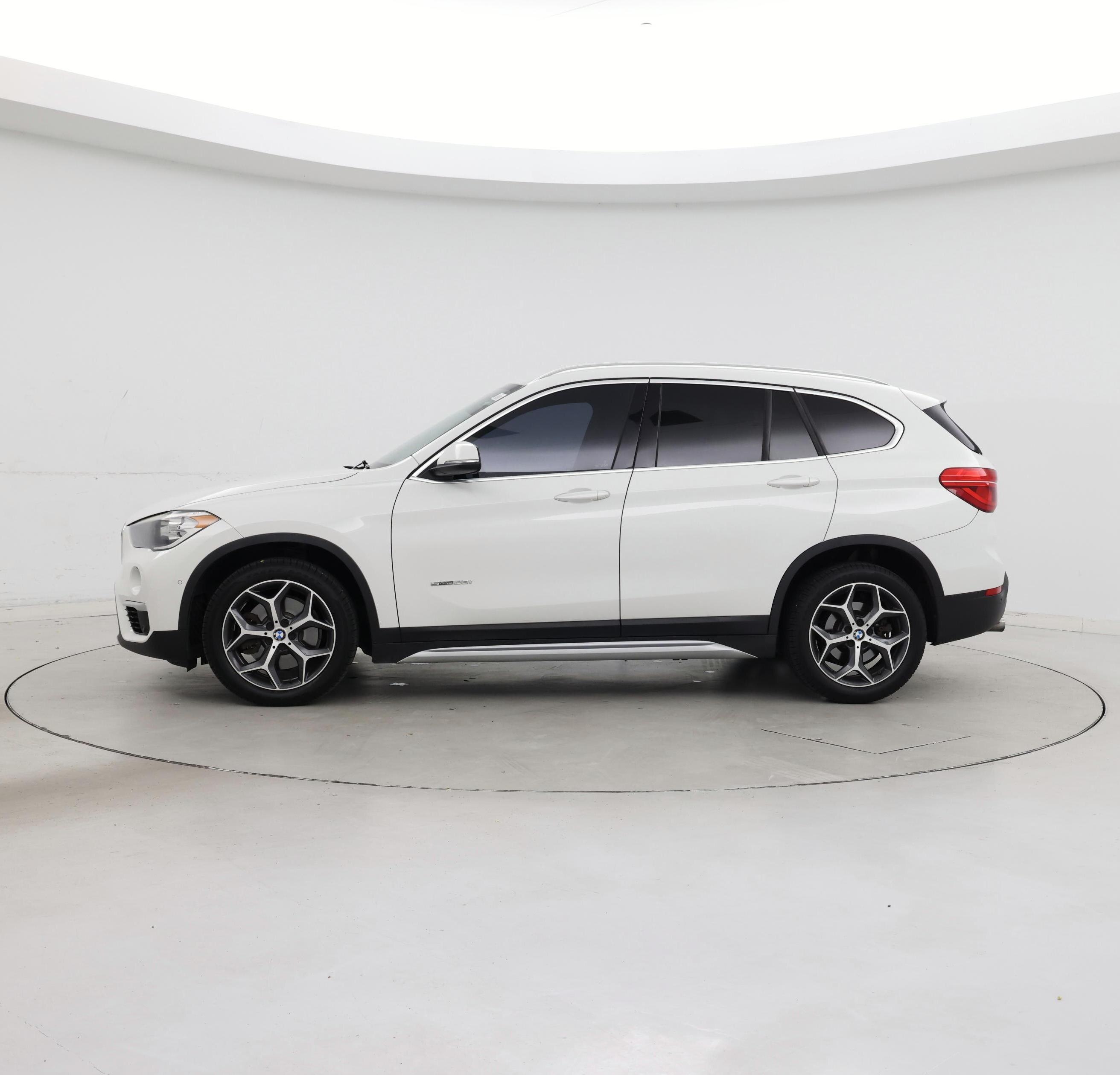 Thumbnail: 2018 BMW X1 - 3