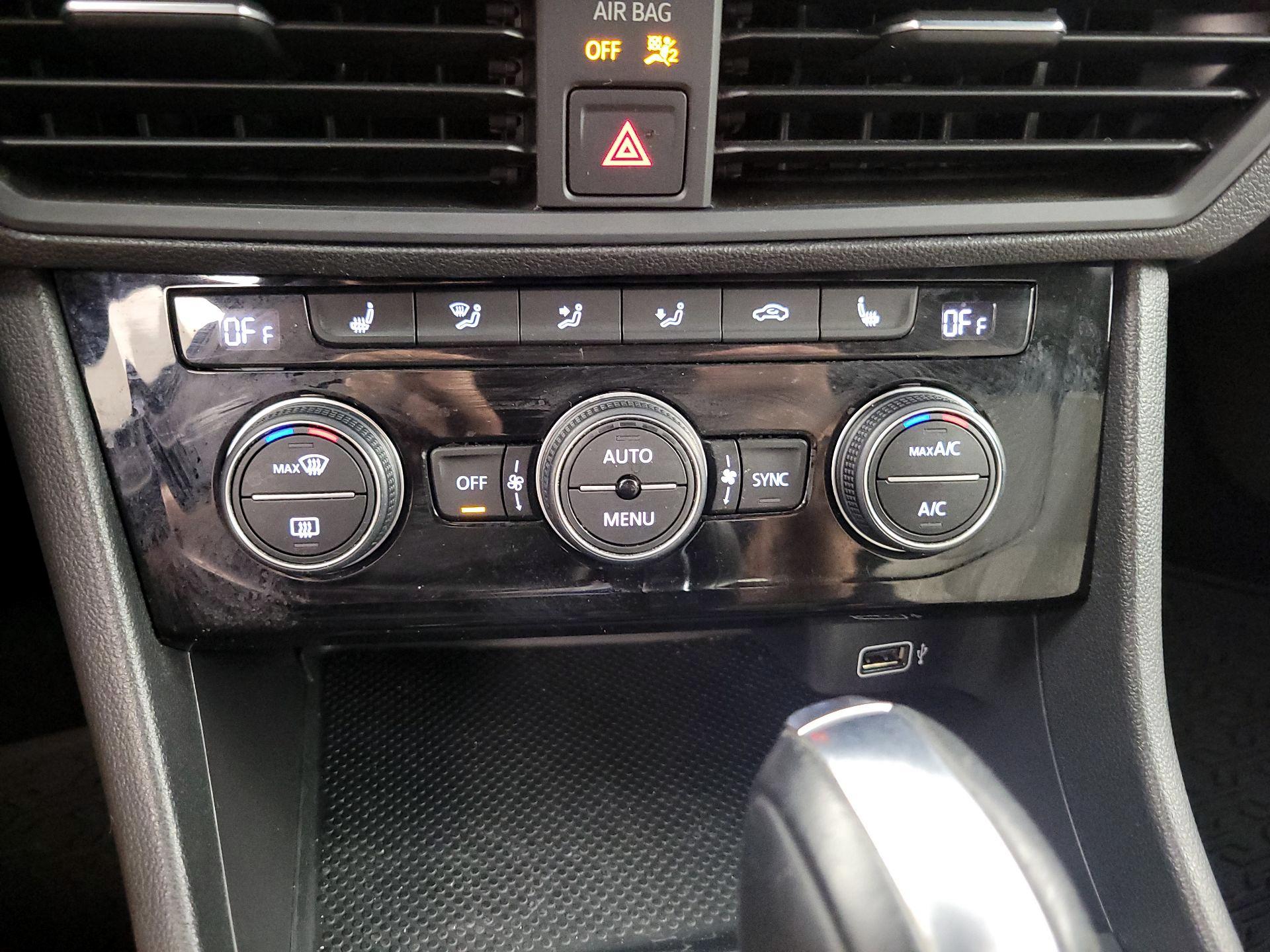 Thumbnail: 2019 Volkswagen Jetta - 16